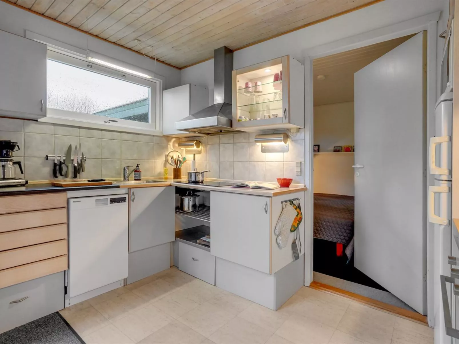 "Bjarke" - 200m from the sea-Binnen