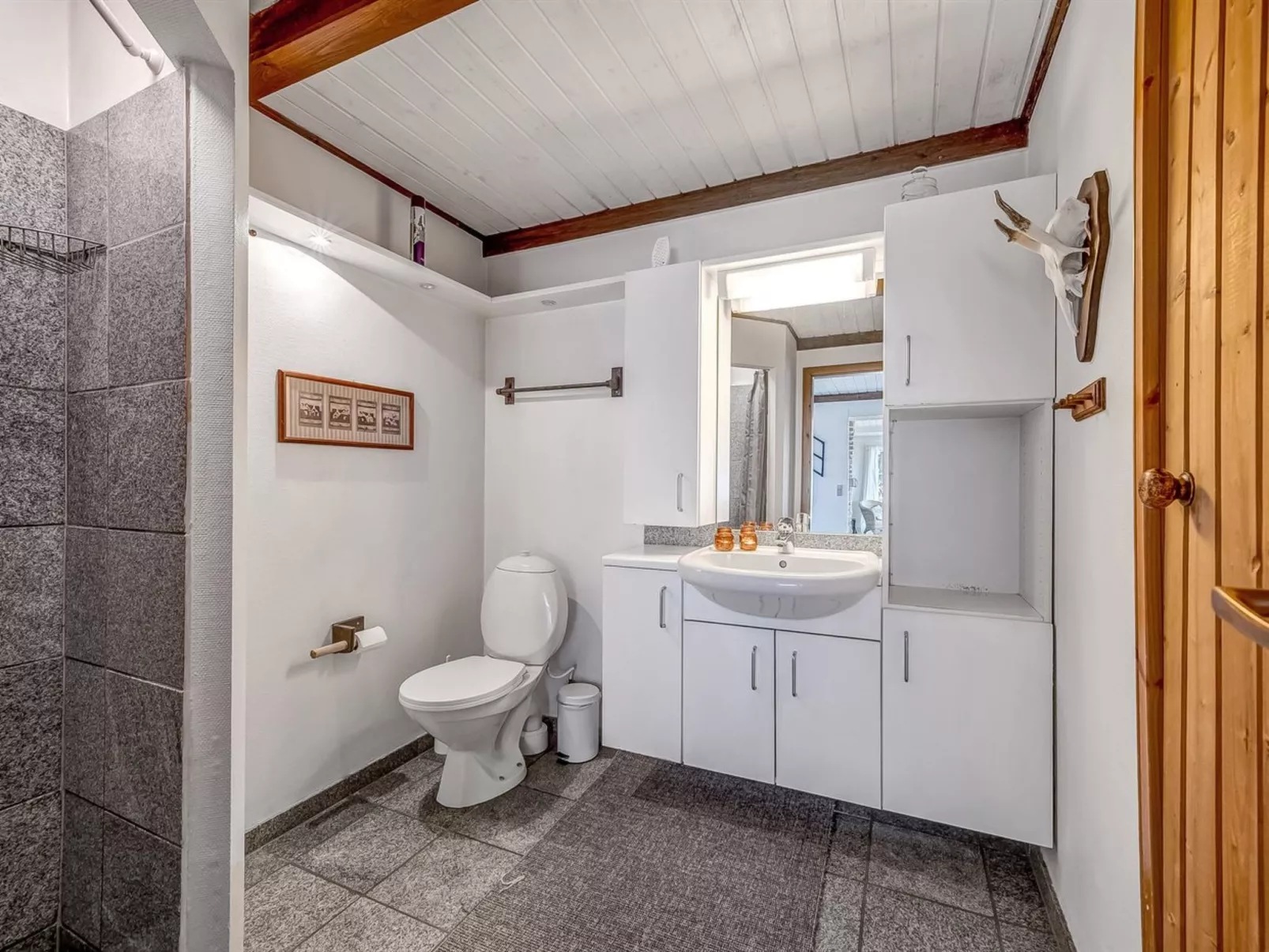 "Bjart" - 50m to the fjord-Binnen