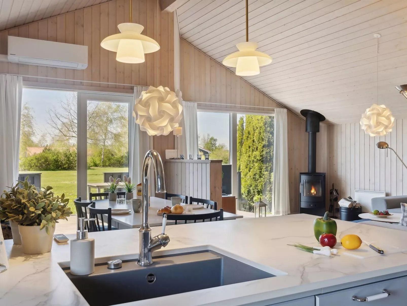 "Florentin" - 1km from the sea-Binnen