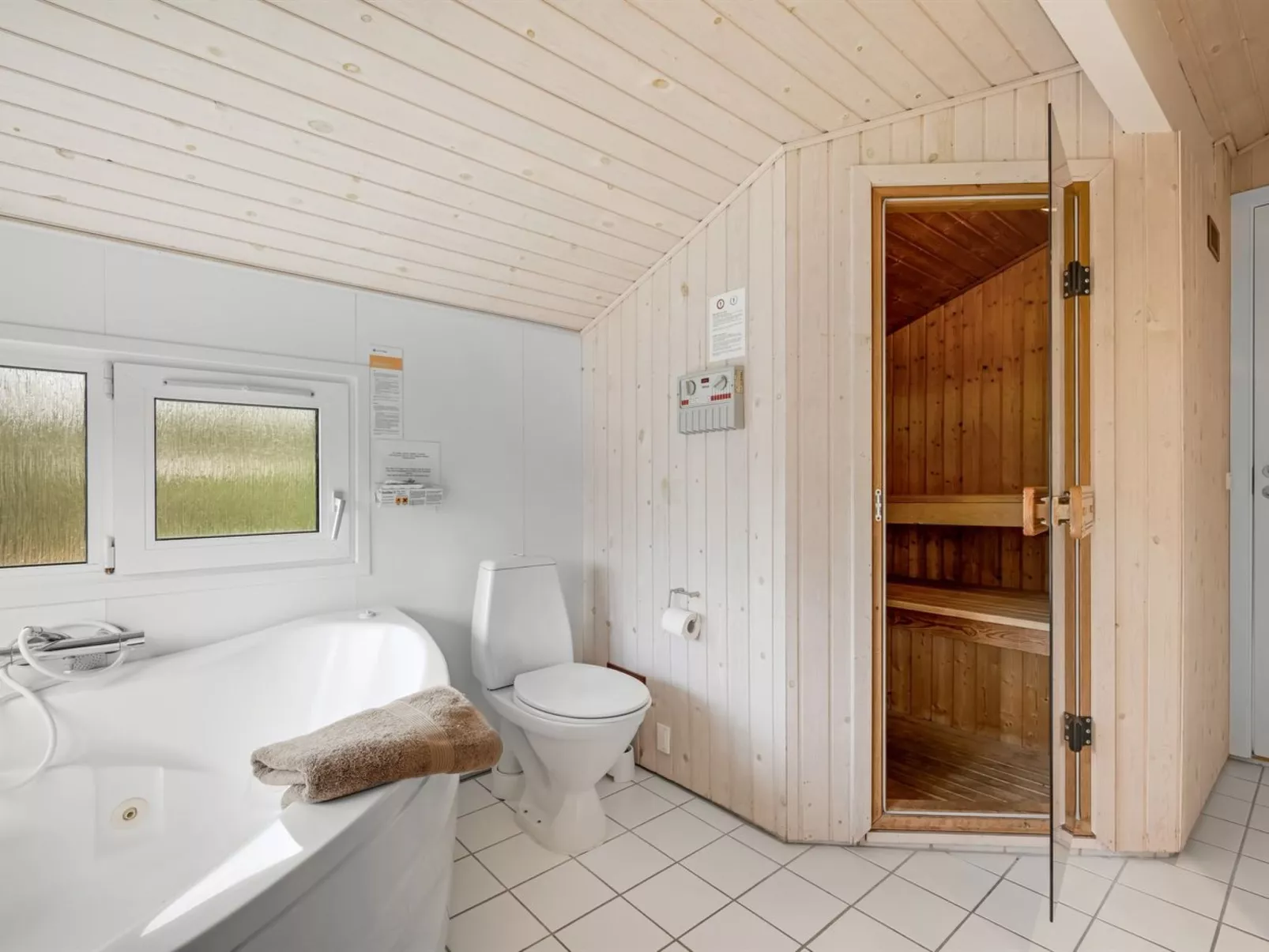 "Andrie" - 800m from the sea-Binnen