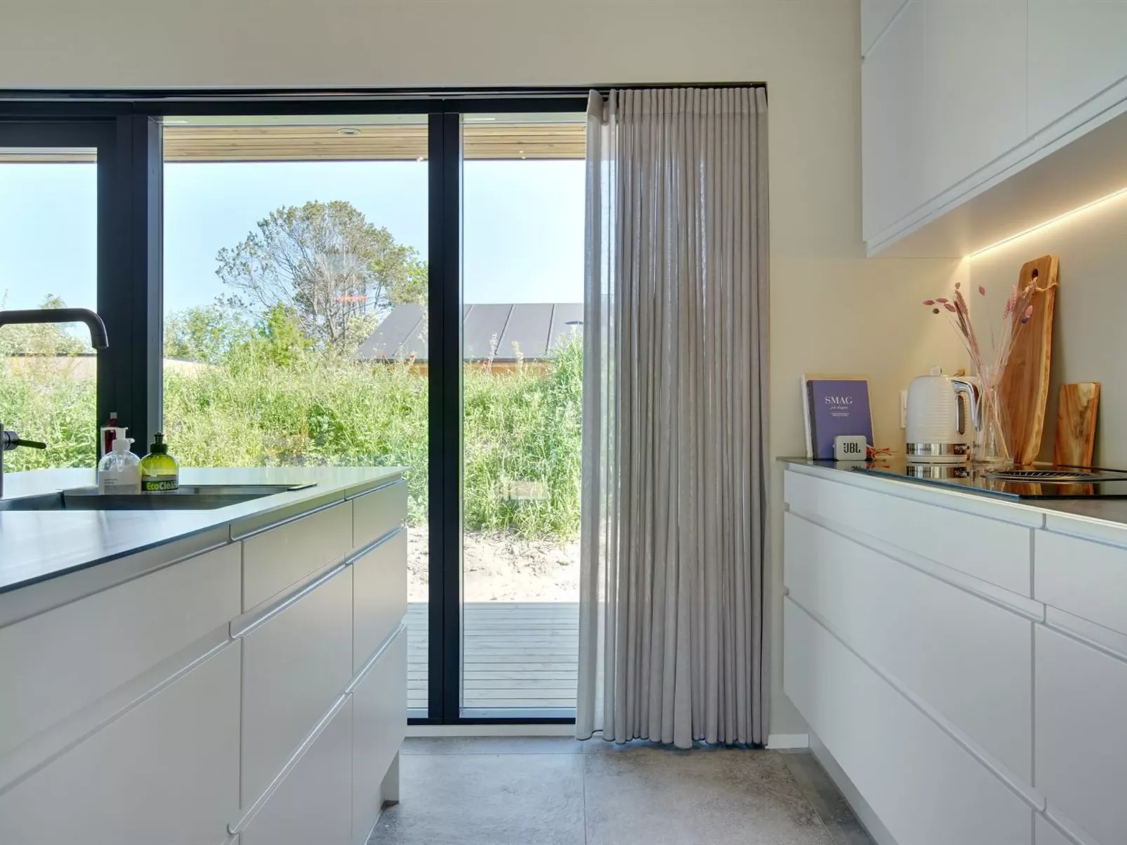 "Ileana" -  from the sea-Binnen