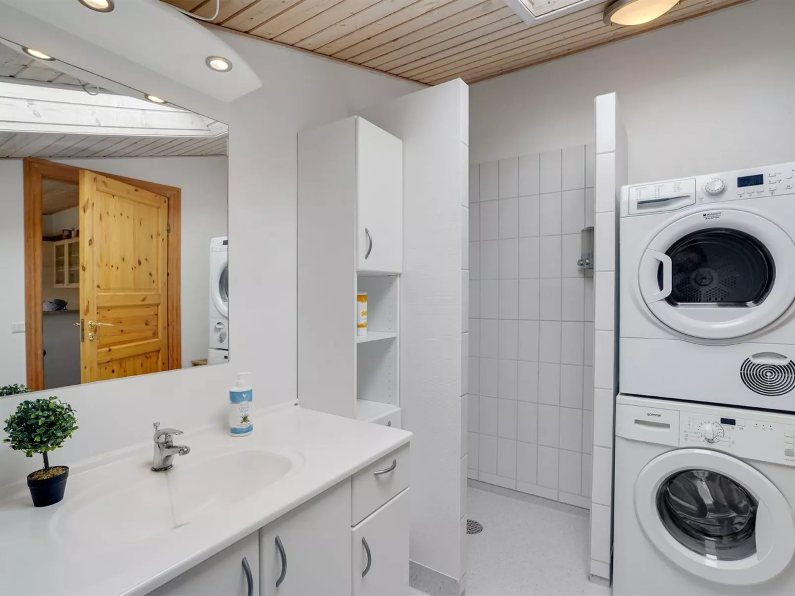 "Rafn" - 550m from the sea-Binnen