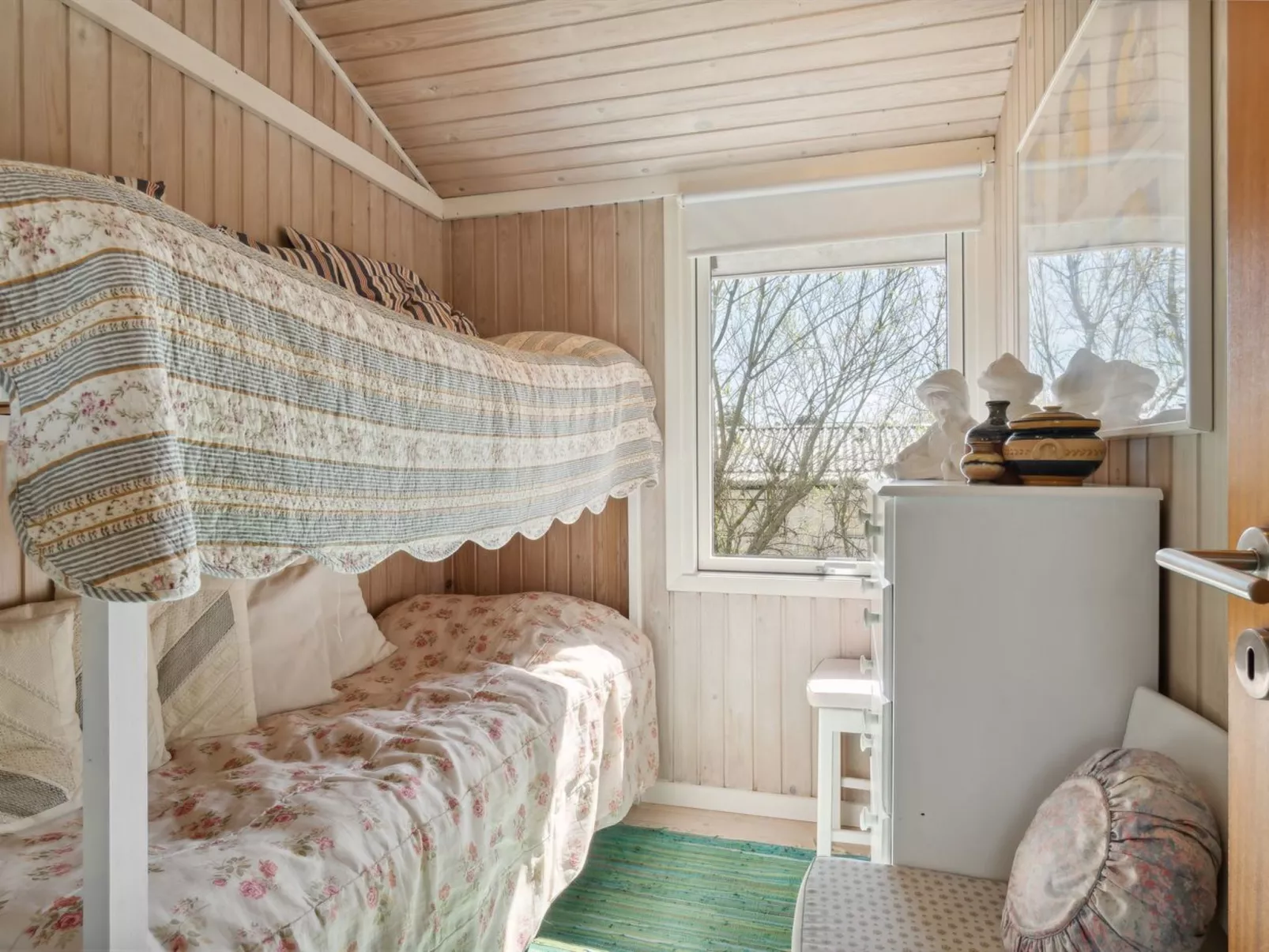 "Hellevi" -  from the sea-Binnen