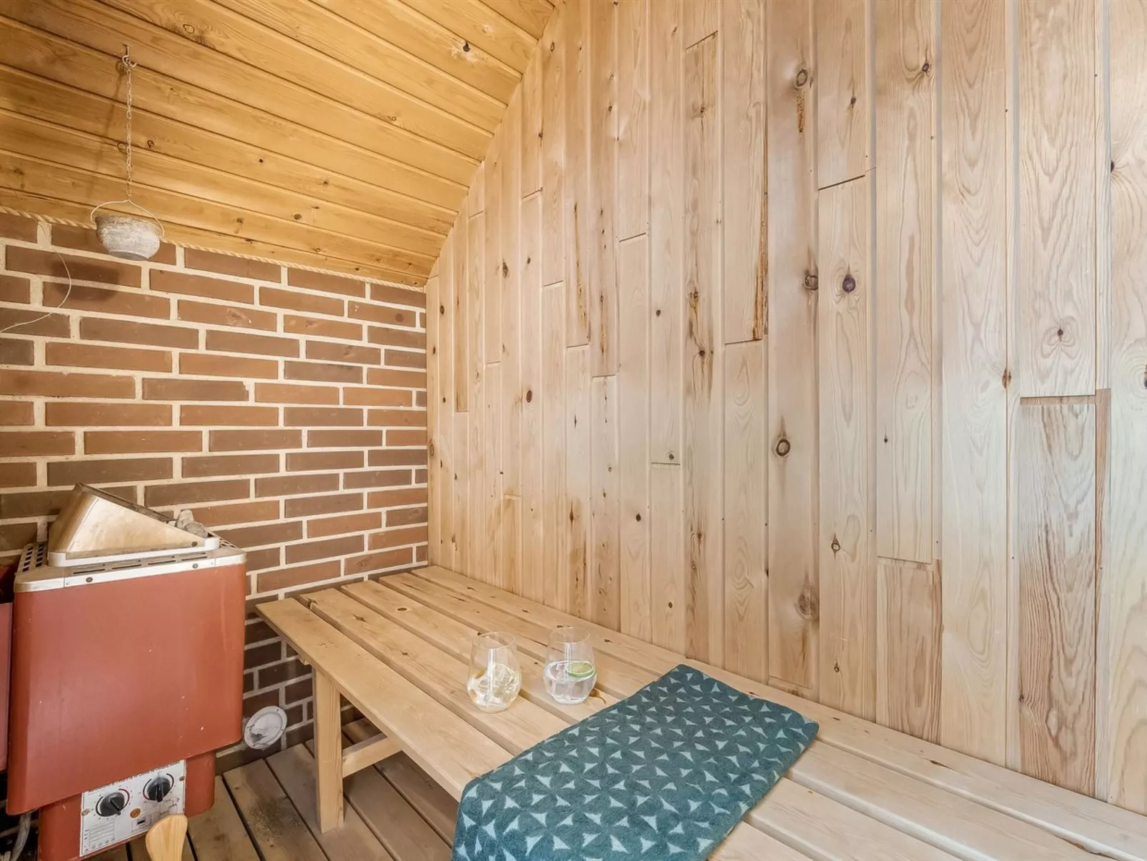 "Lidija" - 850m from the sea-Binnen