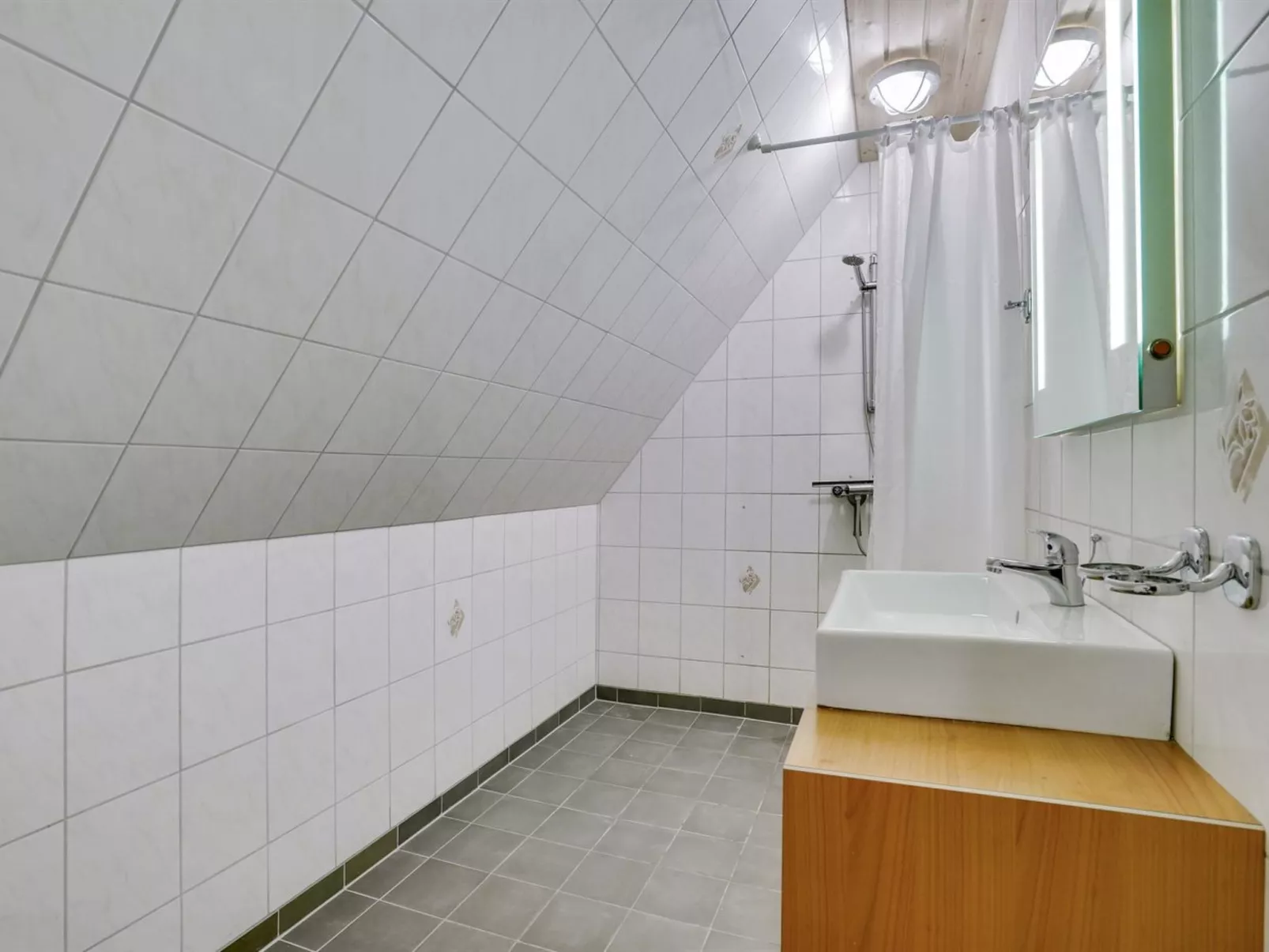 "Knut" - 10km from the sea-Binnen