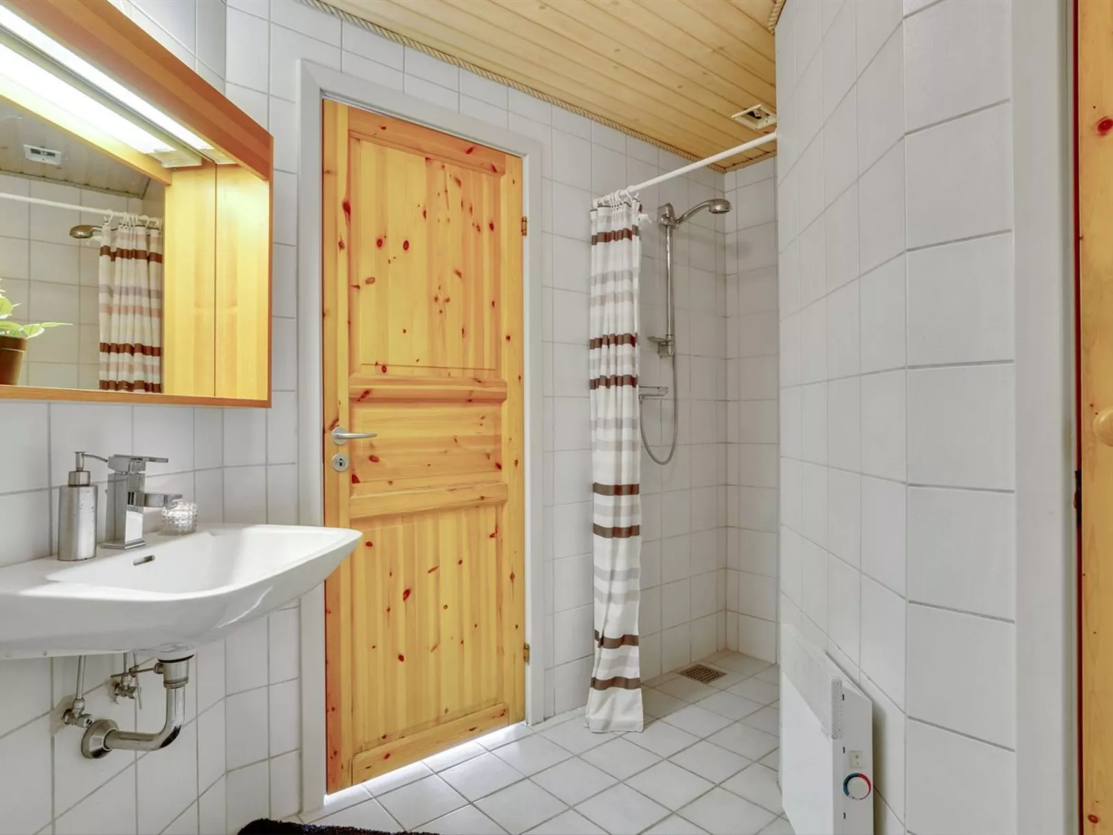 "Naumka" - 200m to the fjord-Binnen