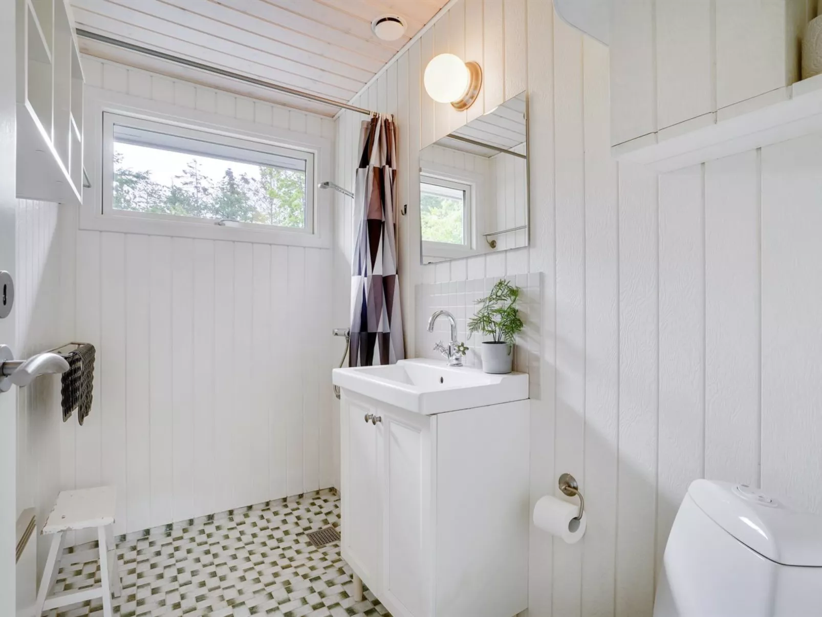 "Angantir" - 700m to the fjord-Binnen