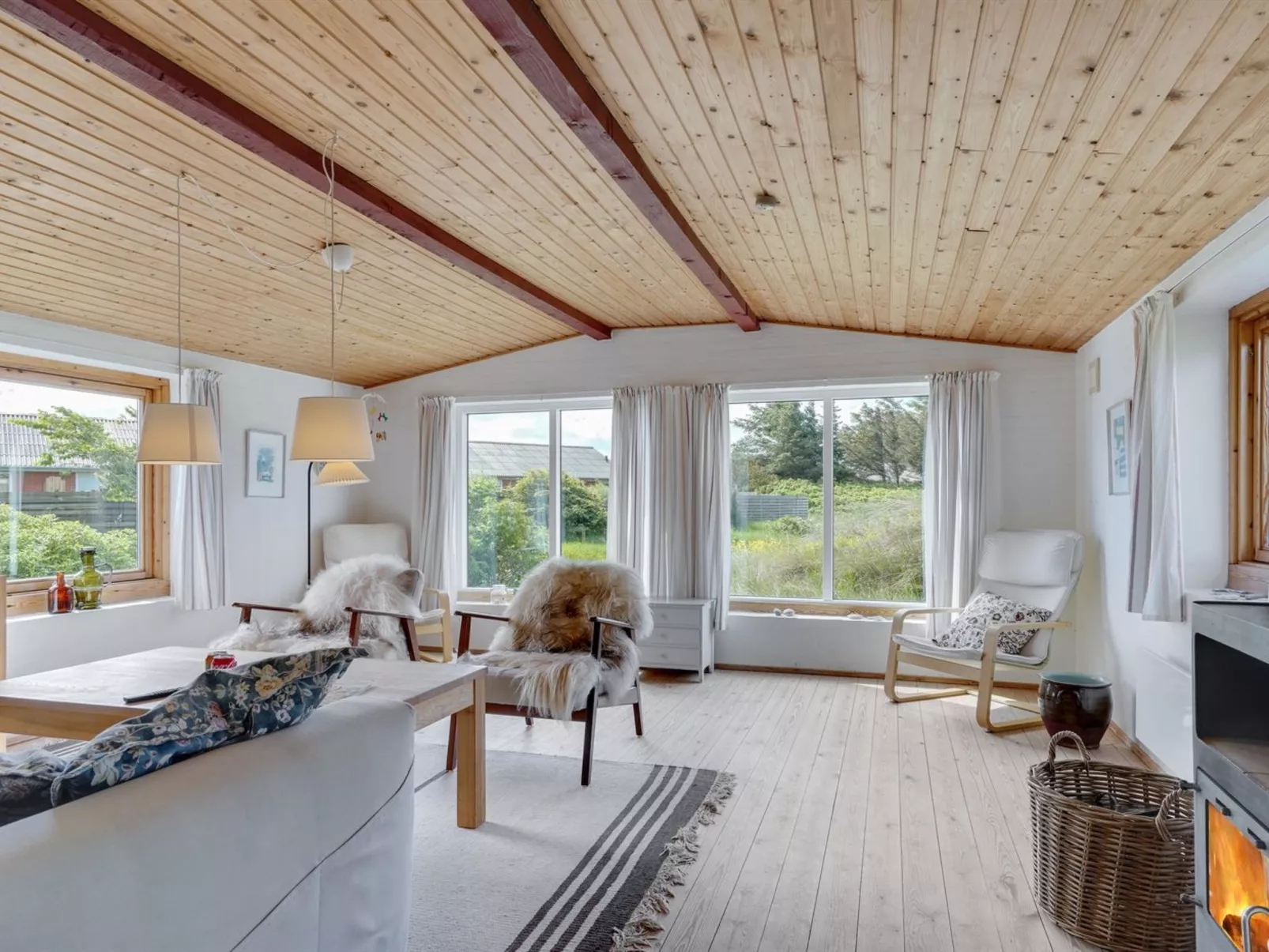 "Suki" - 650m from the sea-Binnen