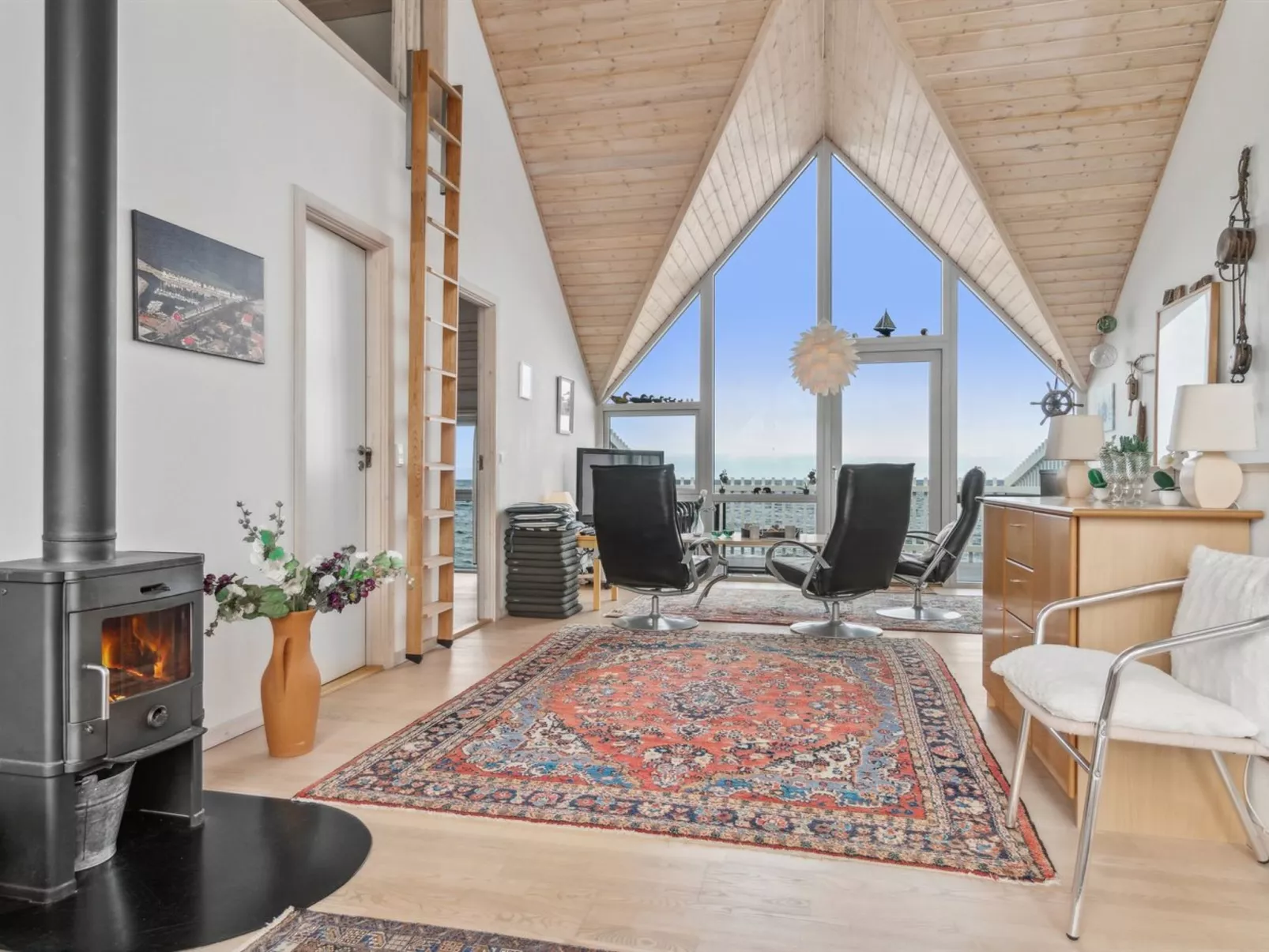 "Frigg" - 10m from the sea-Binnen