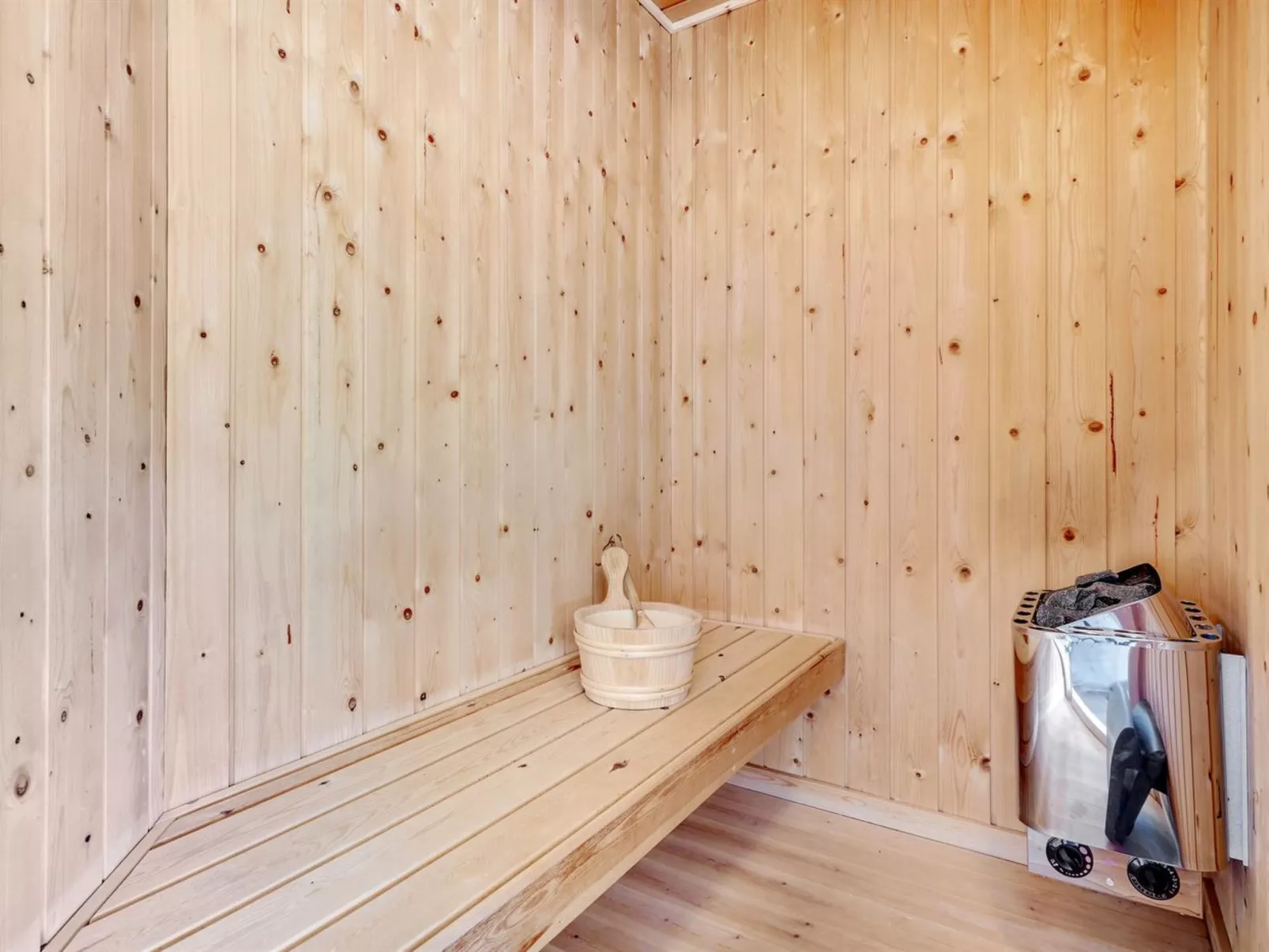 "Annvy" - 200m from the sea-Binnen