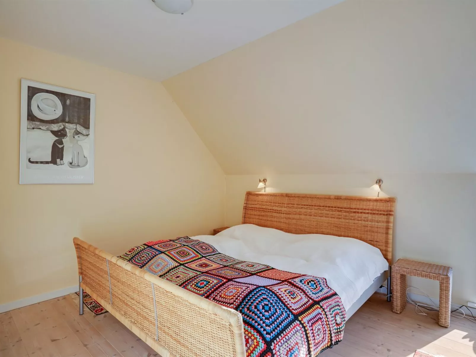 "Line" - 10m from the sea-Binnen