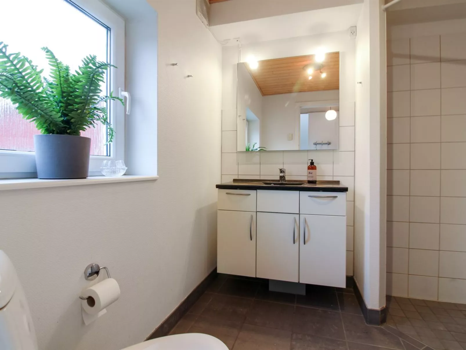 "Hariett" - 900m from the sea-Binnen