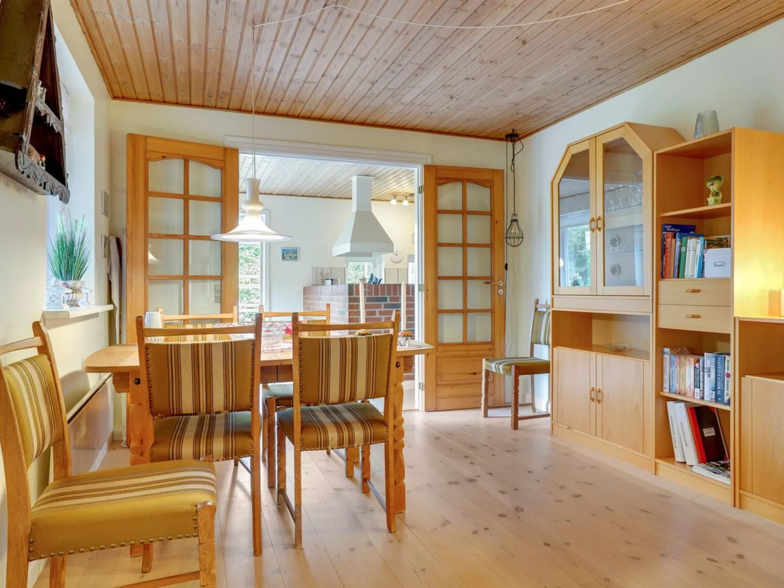 "Maksimilian" - 1.5km from the sea-Binnen