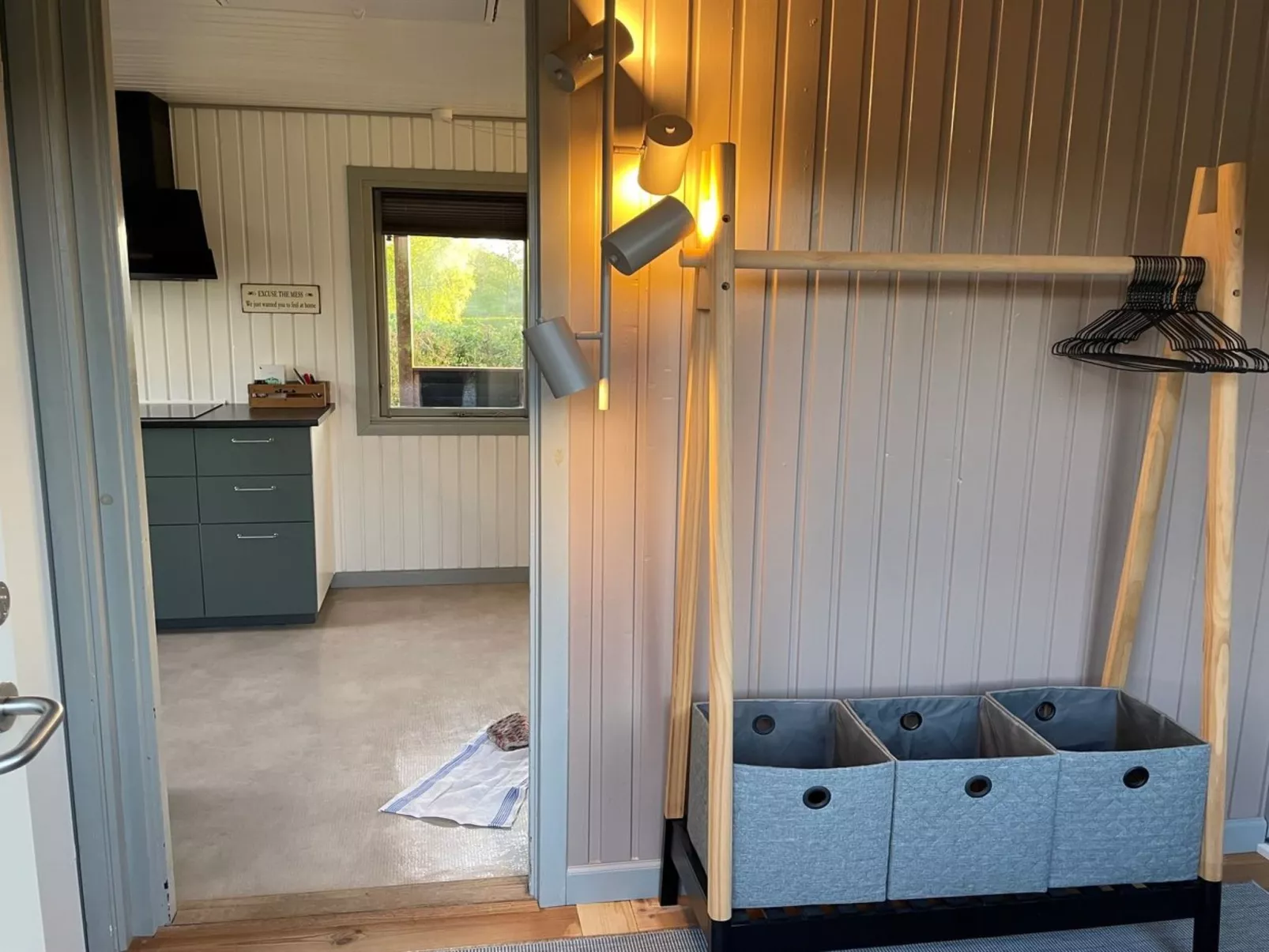 "Roar" - 500m from the sea-Binnen