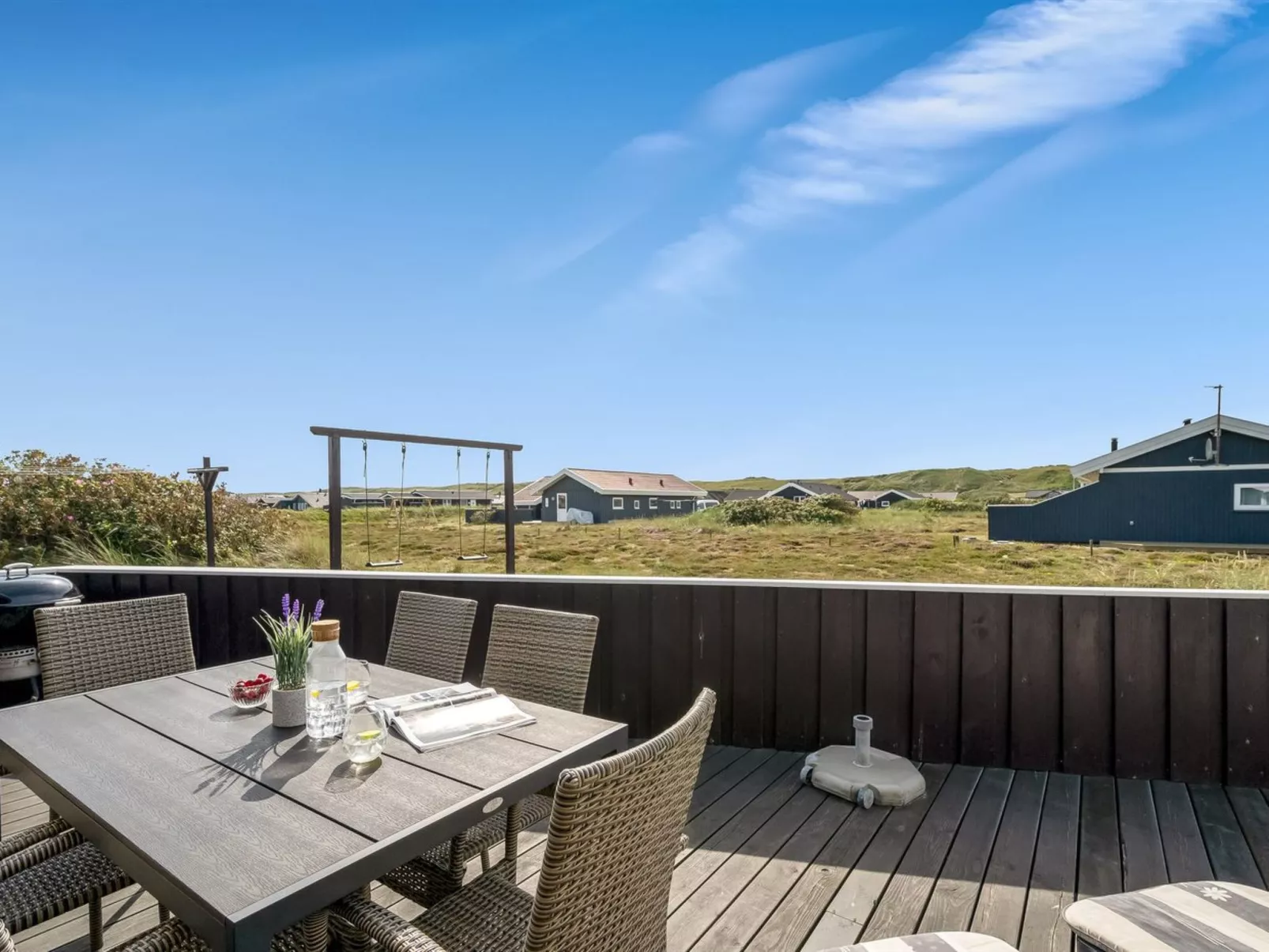 "Thrugot" -  from the sea-Buiten