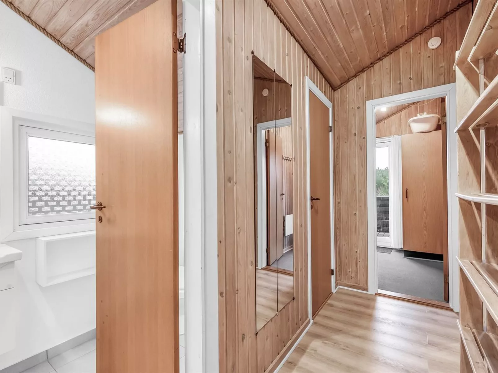 "Unni" -  from the sea-Binnen