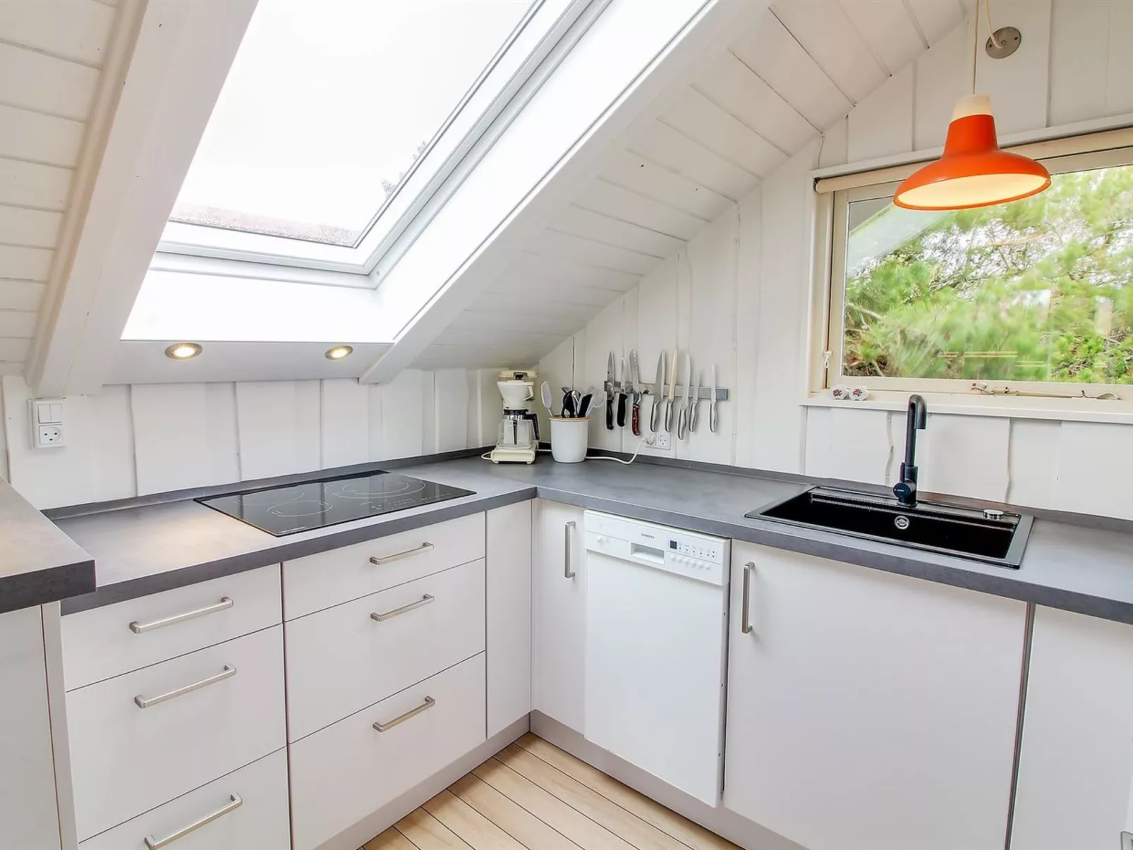 "Josie" - 200m from the sea-Binnen