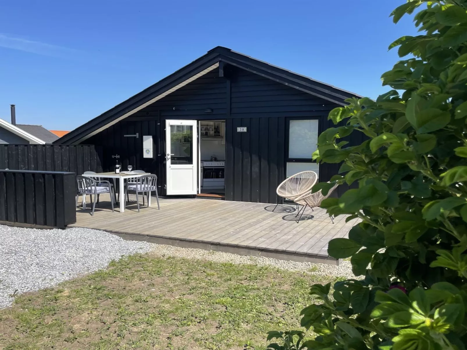 "Ely" - 300m from the sea-Buiten