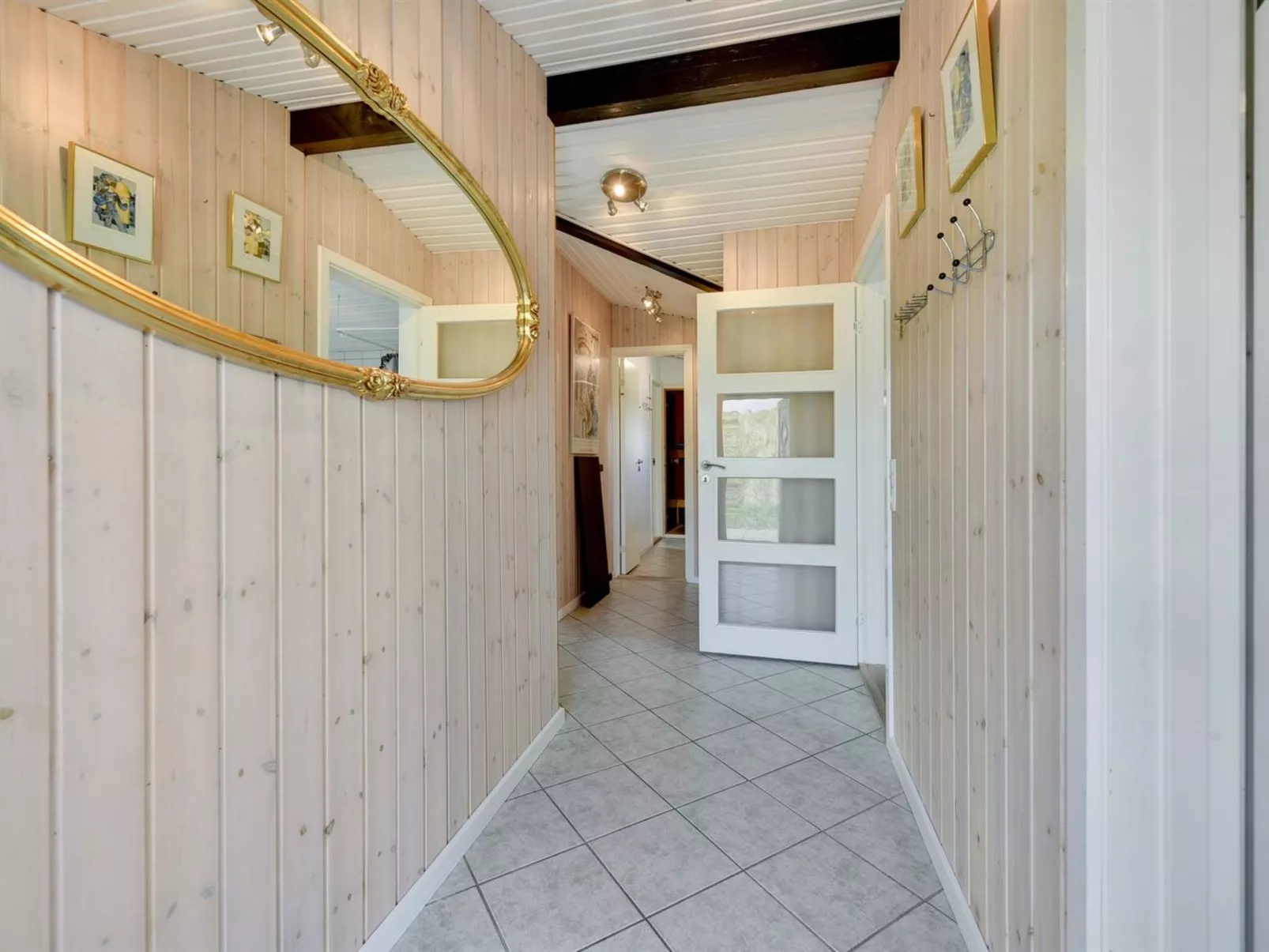 "Jess" -  from the sea-Binnen