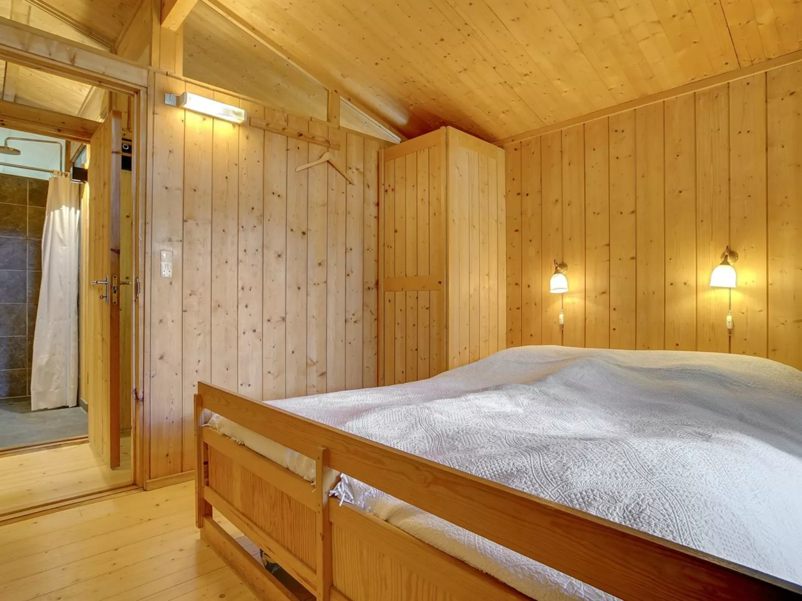 "Myrra" - 10m from the sea-Binnen