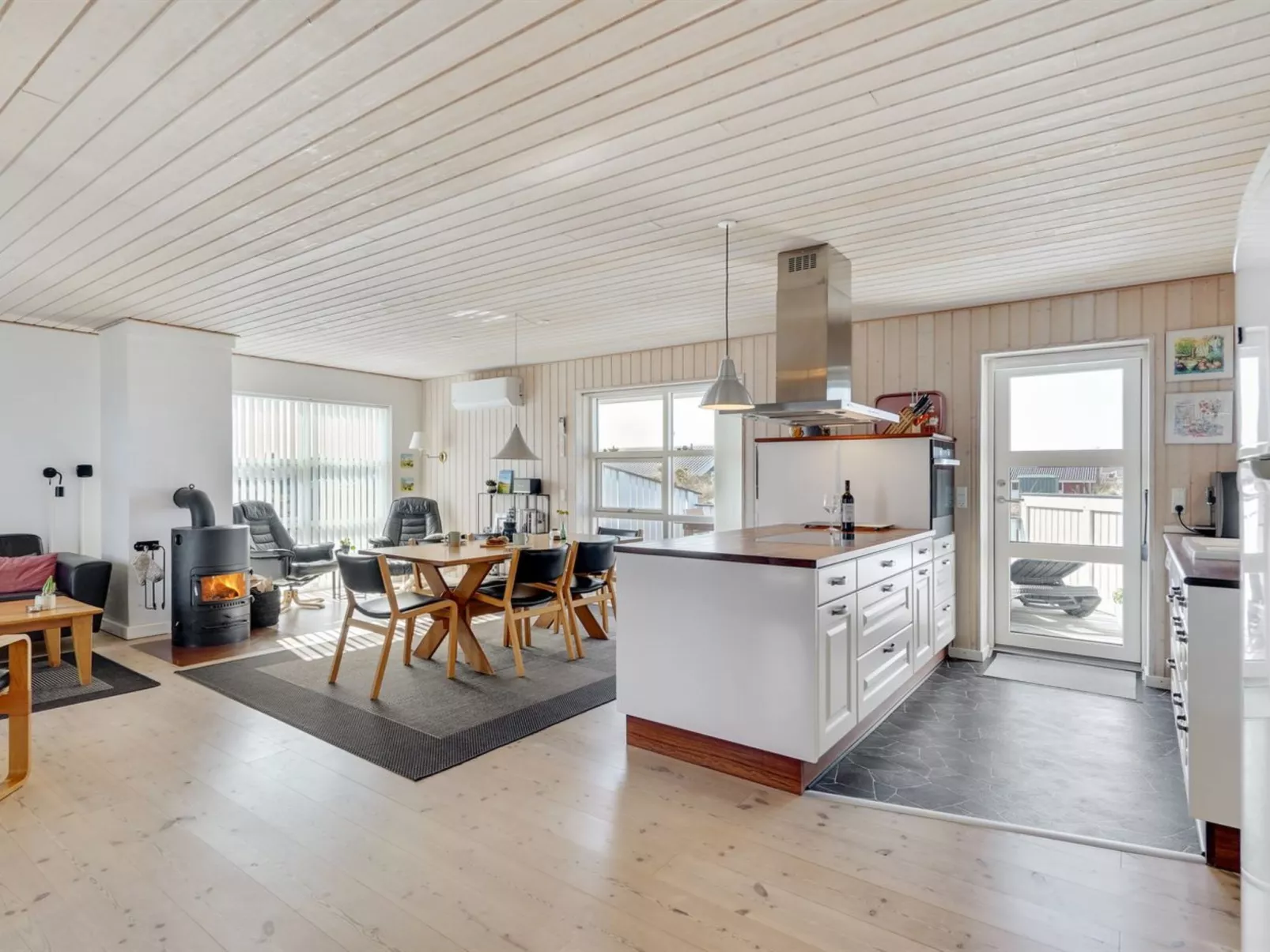 "Sotir" -  from the sea-Binnen