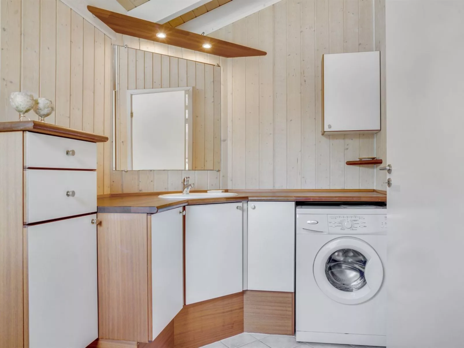 "Mine" - 300m from the sea-Binnen