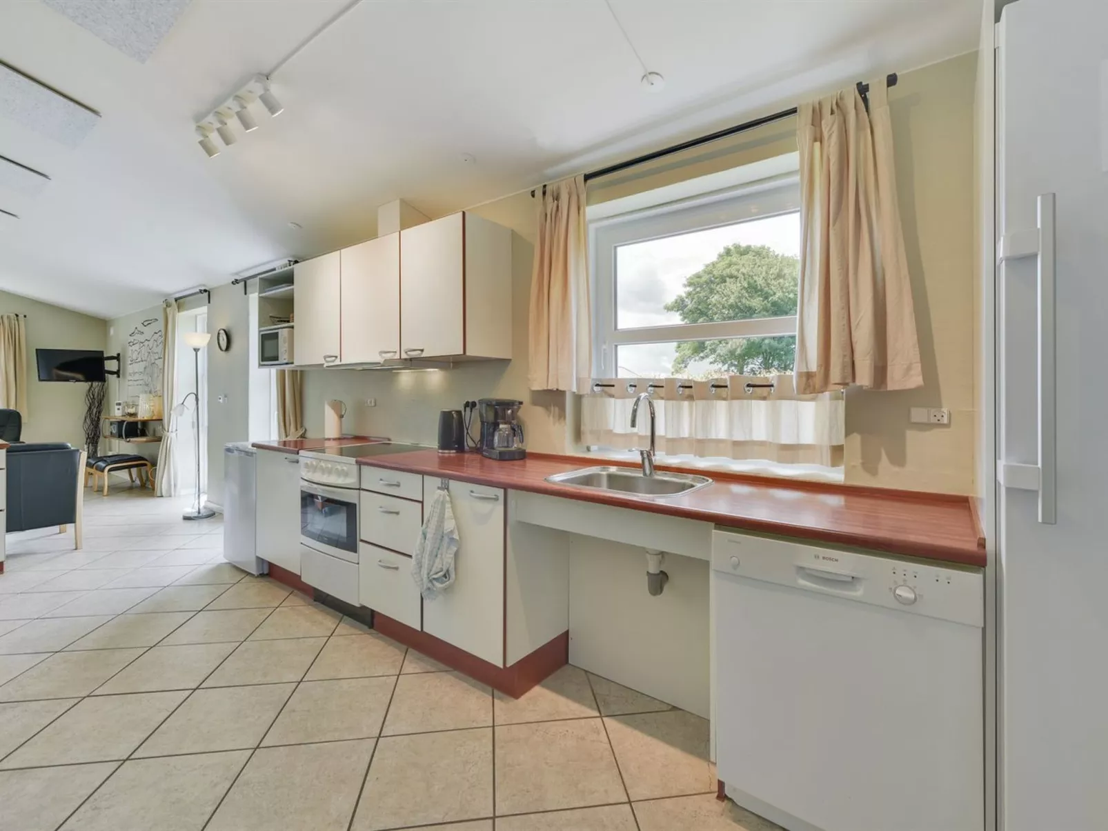 "Najdenka" - 25km from the sea-Binnen