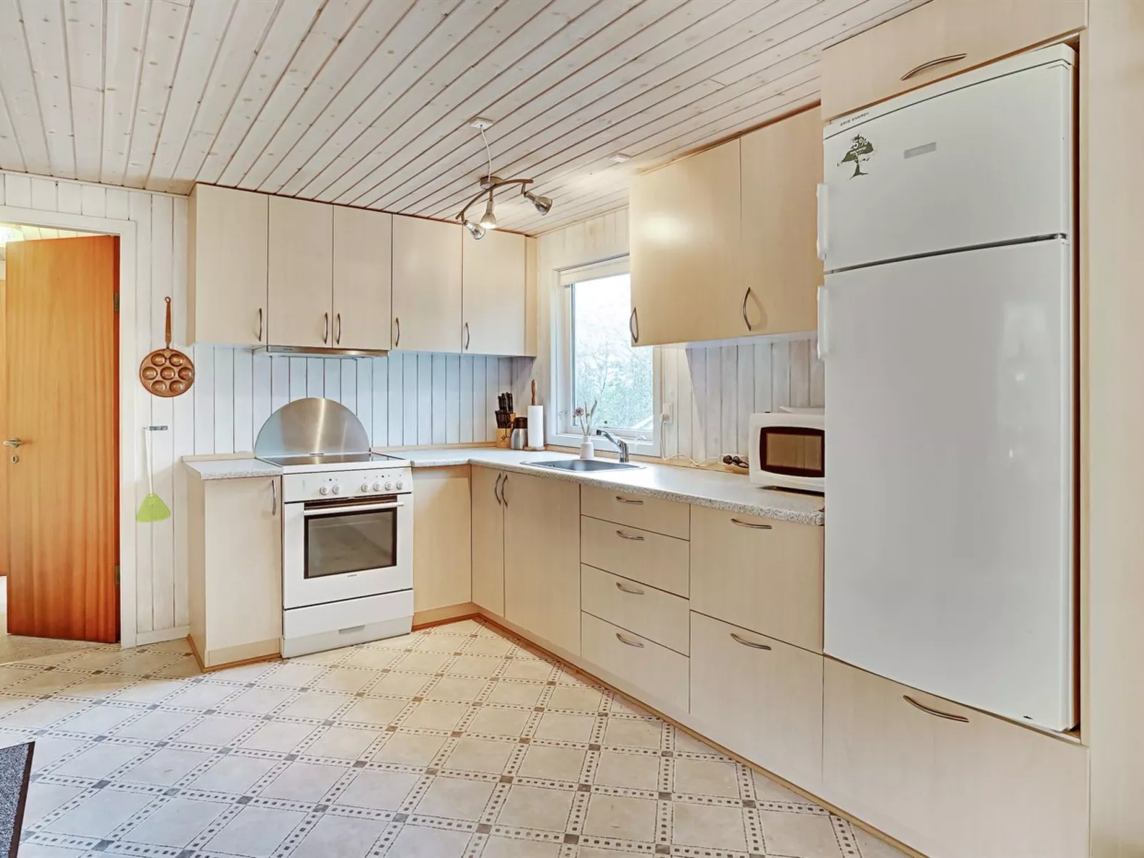 "Leny" - 450m to the fjord-Binnen