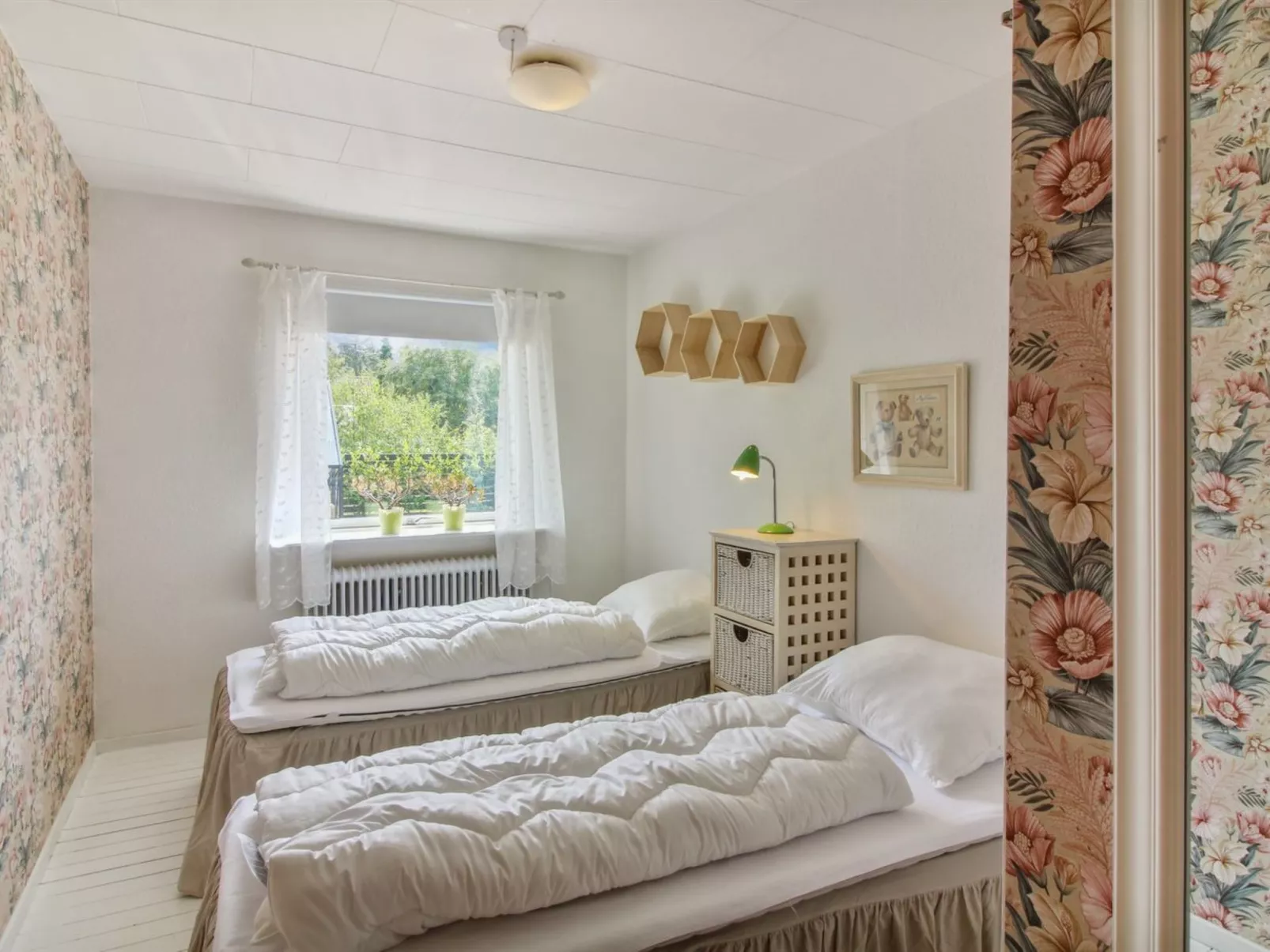 "Ellanor" - 1.4km from the sea-Binnen