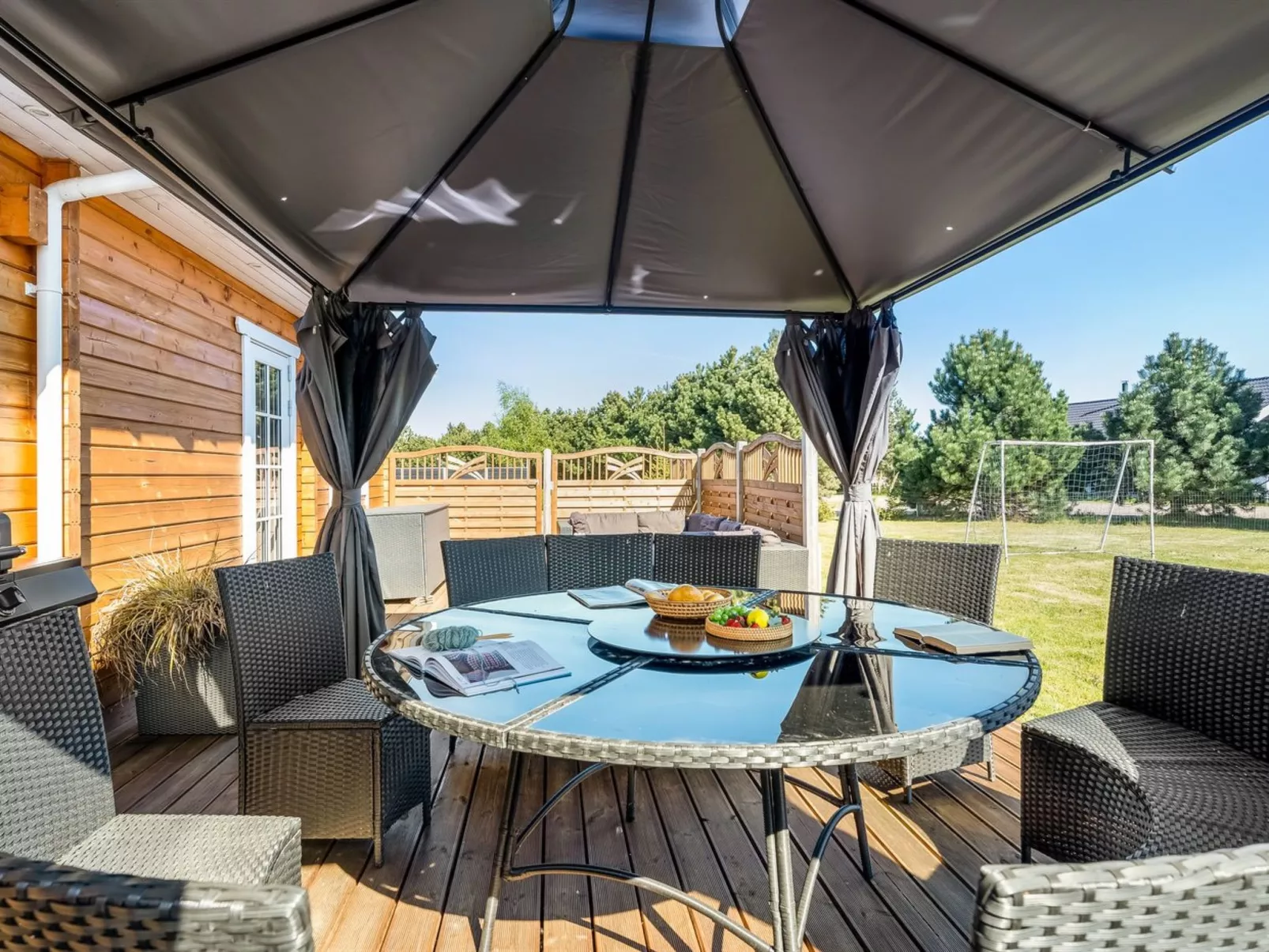 "Vicktoria" - 1.5km from the sea-Buiten