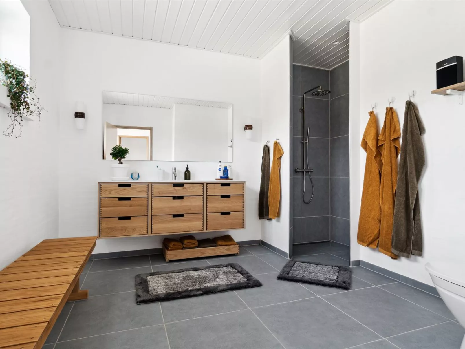 "Yakari" - 1km from the sea-Binnen