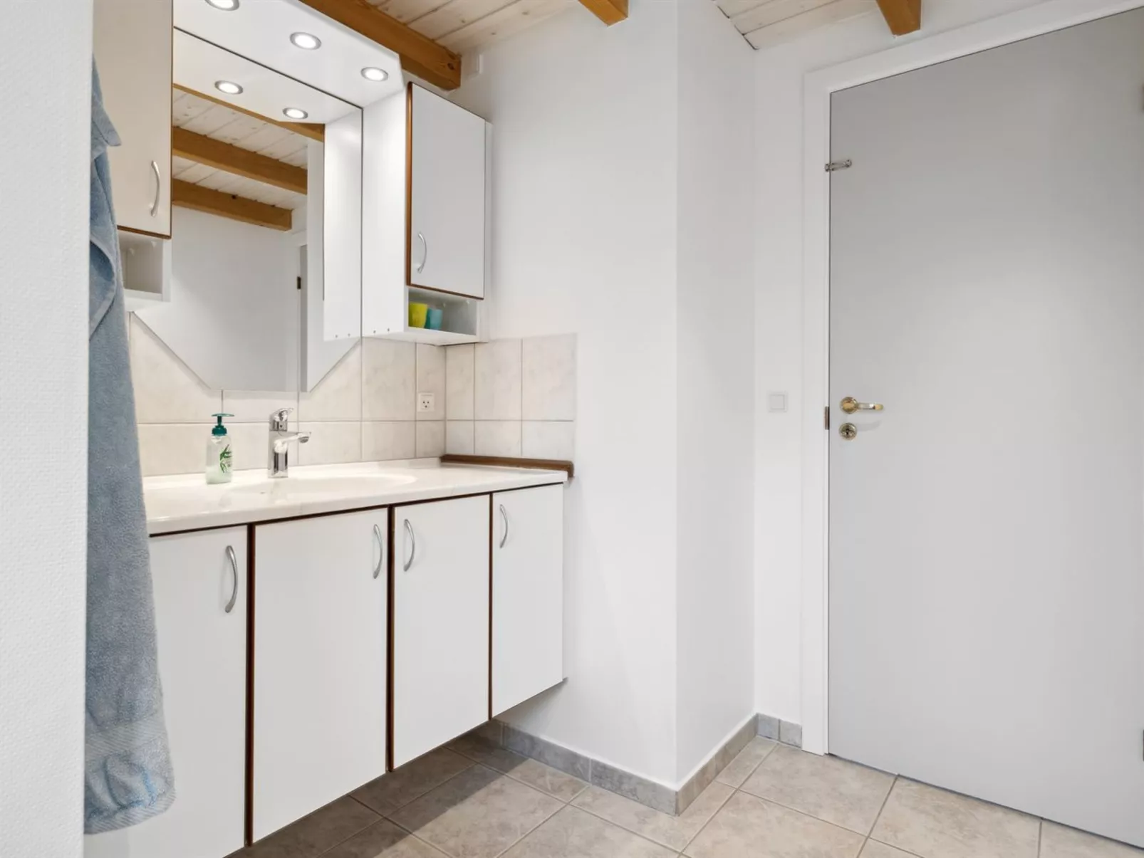 "Harald" - 300m from the sea-Binnen