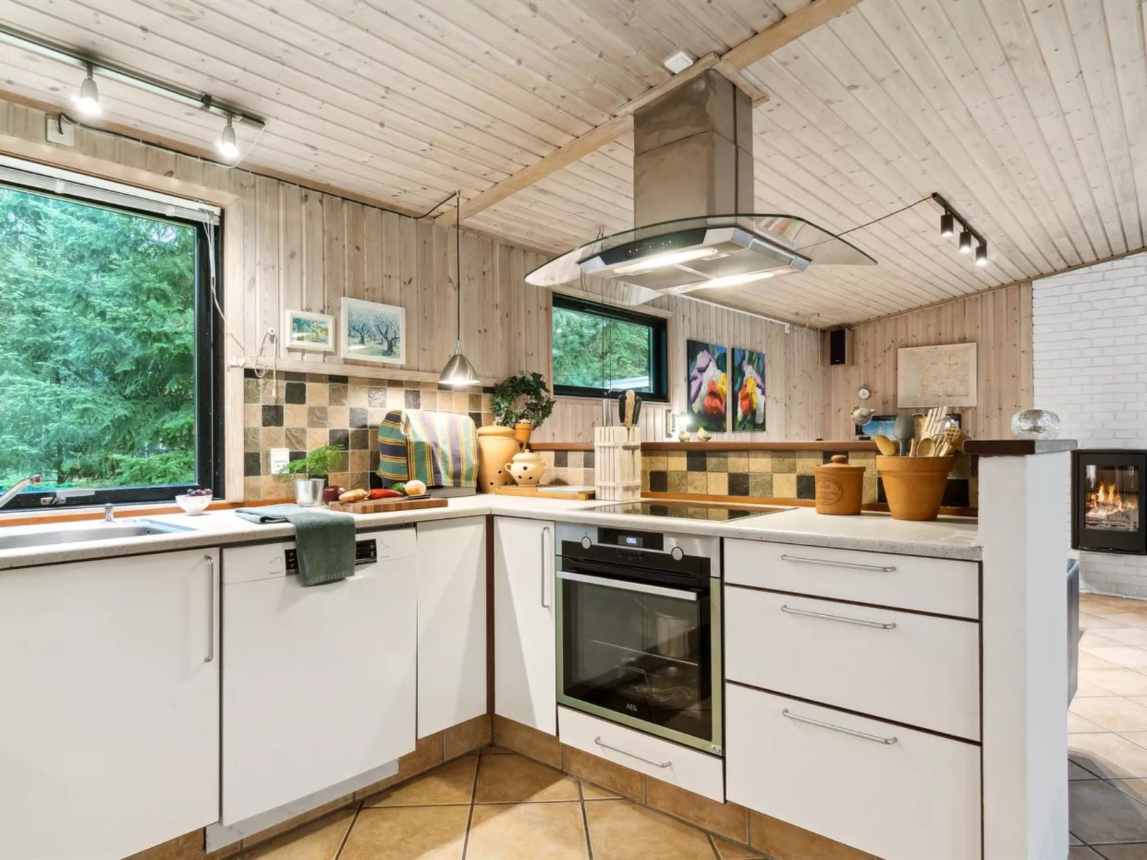 "Aiko" - 375m from the sea-Binnen