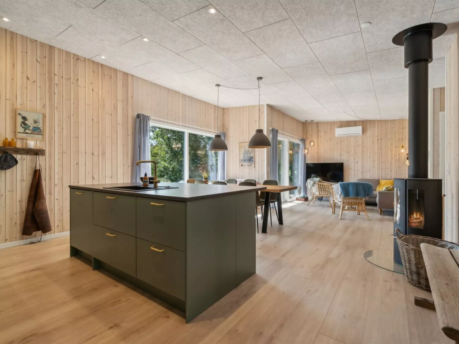 "Filip" - 1.2km from the sea-Binnen