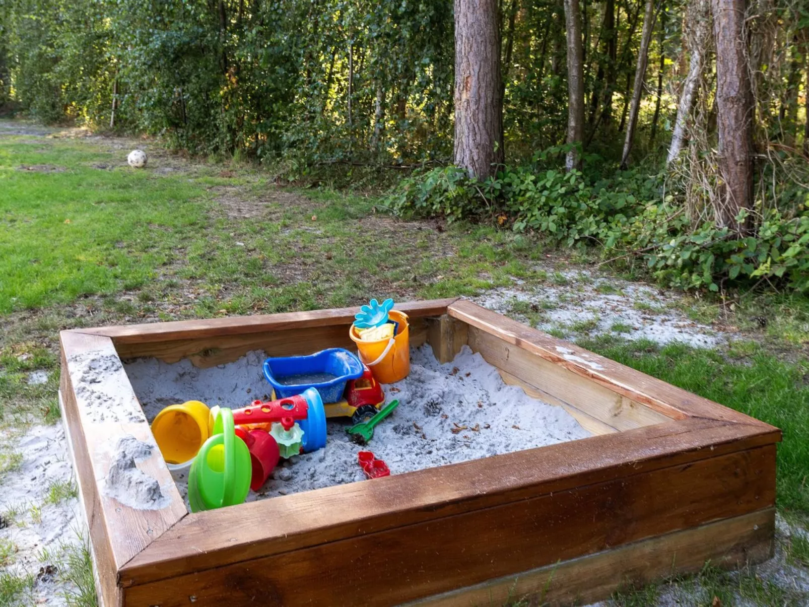 "Bjarka" - 700m from the sea-Buiten