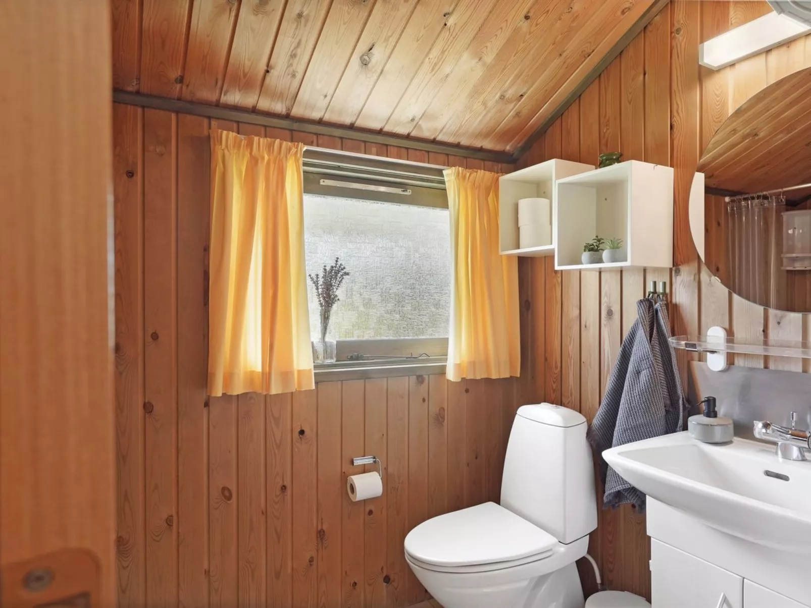 "Winter" - 500m from the sea-Binnen