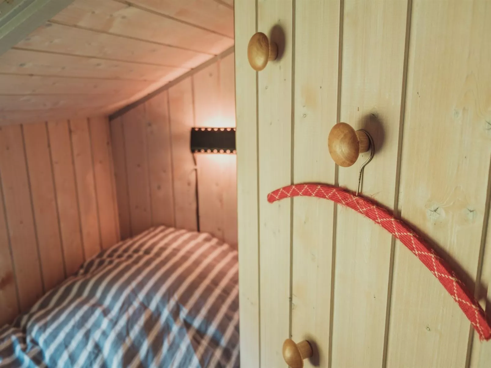 "Neno" - 100m from the sea-Binnen