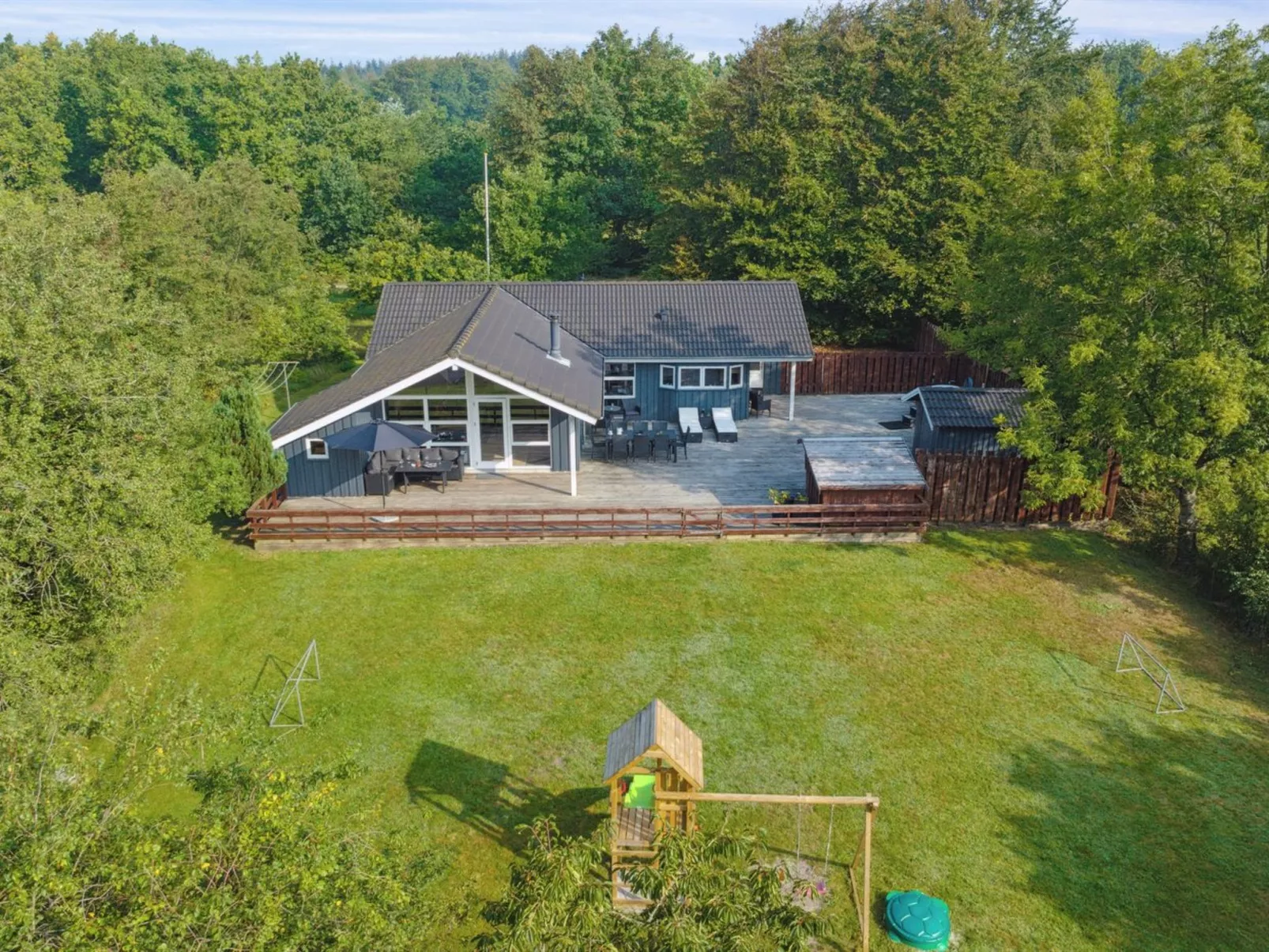 "Elif" - 30km from the sea-Buiten