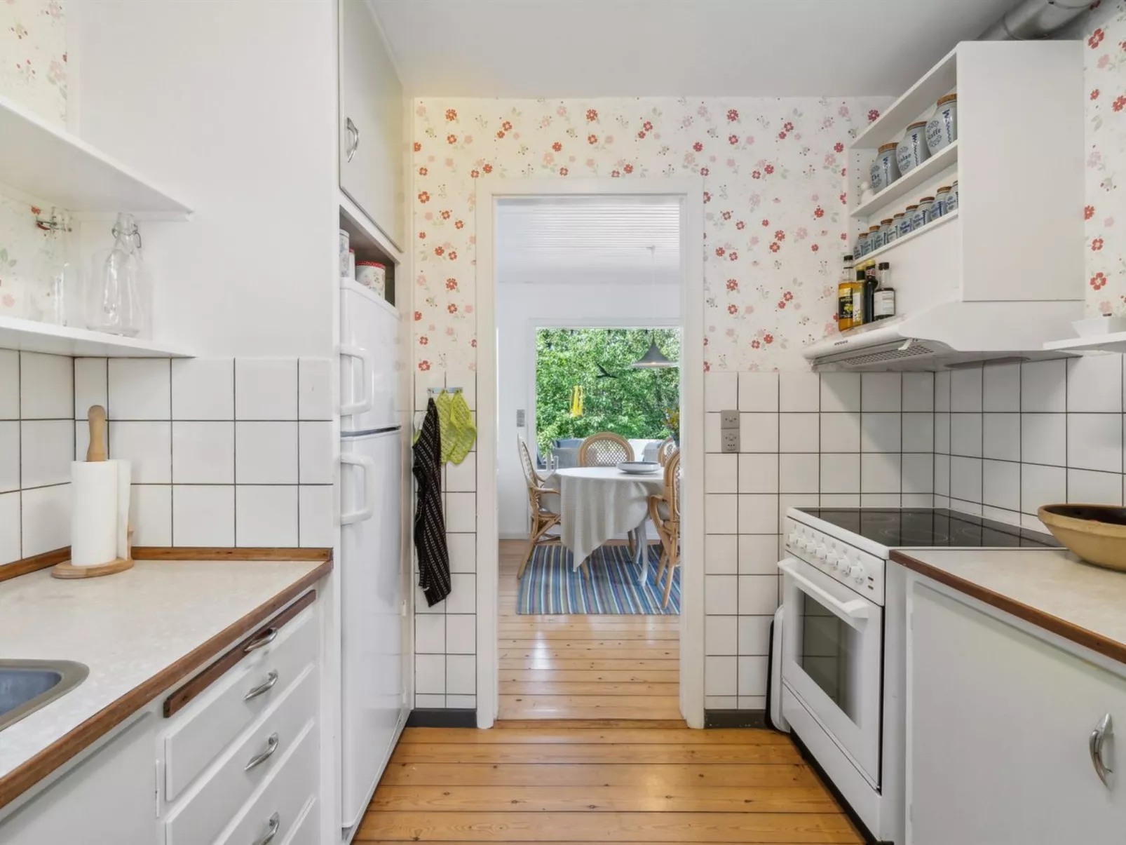 "Yasha" - 200m from the sea-Binnen