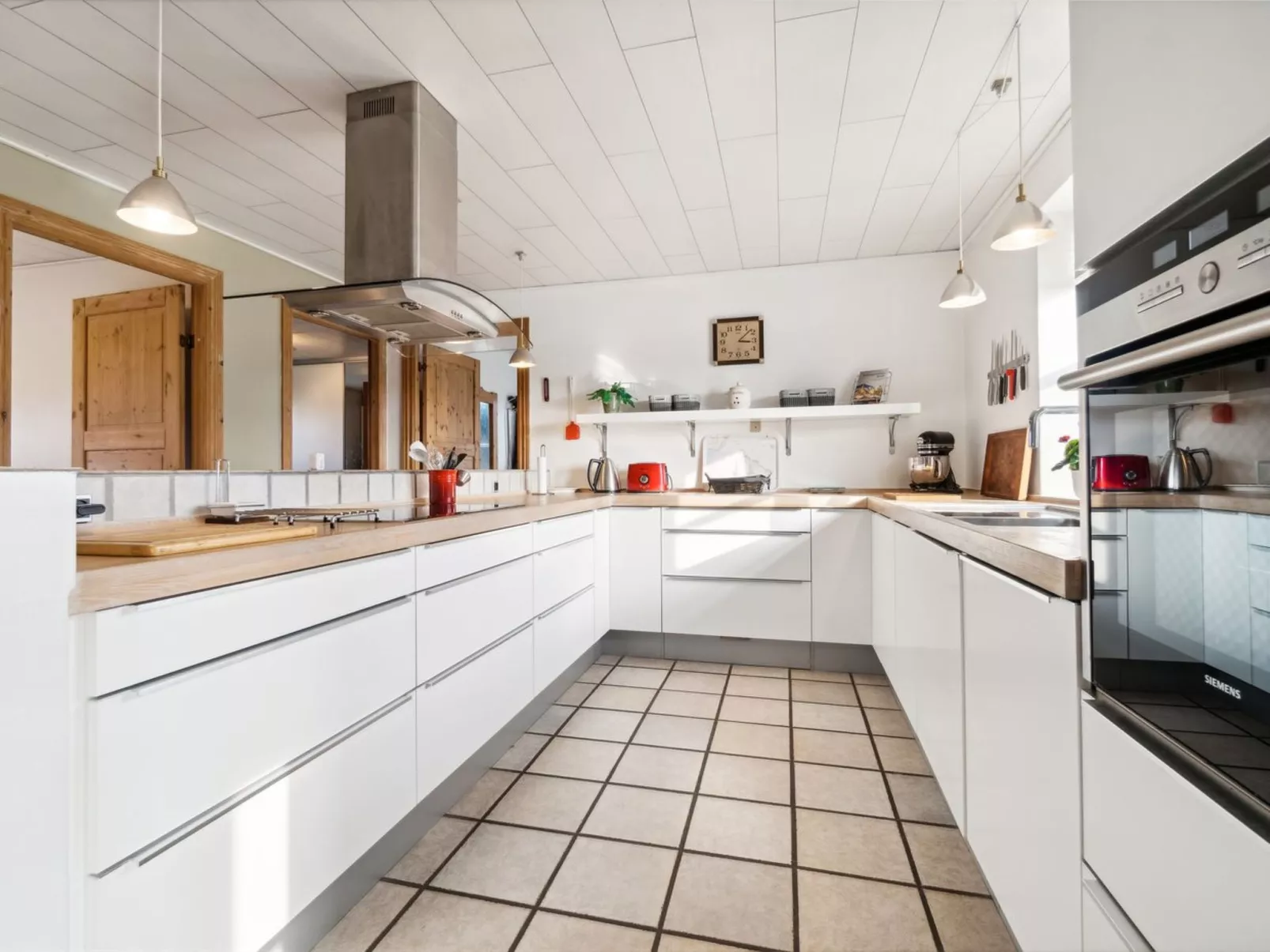 "Josie" - 700m from the sea-Binnen