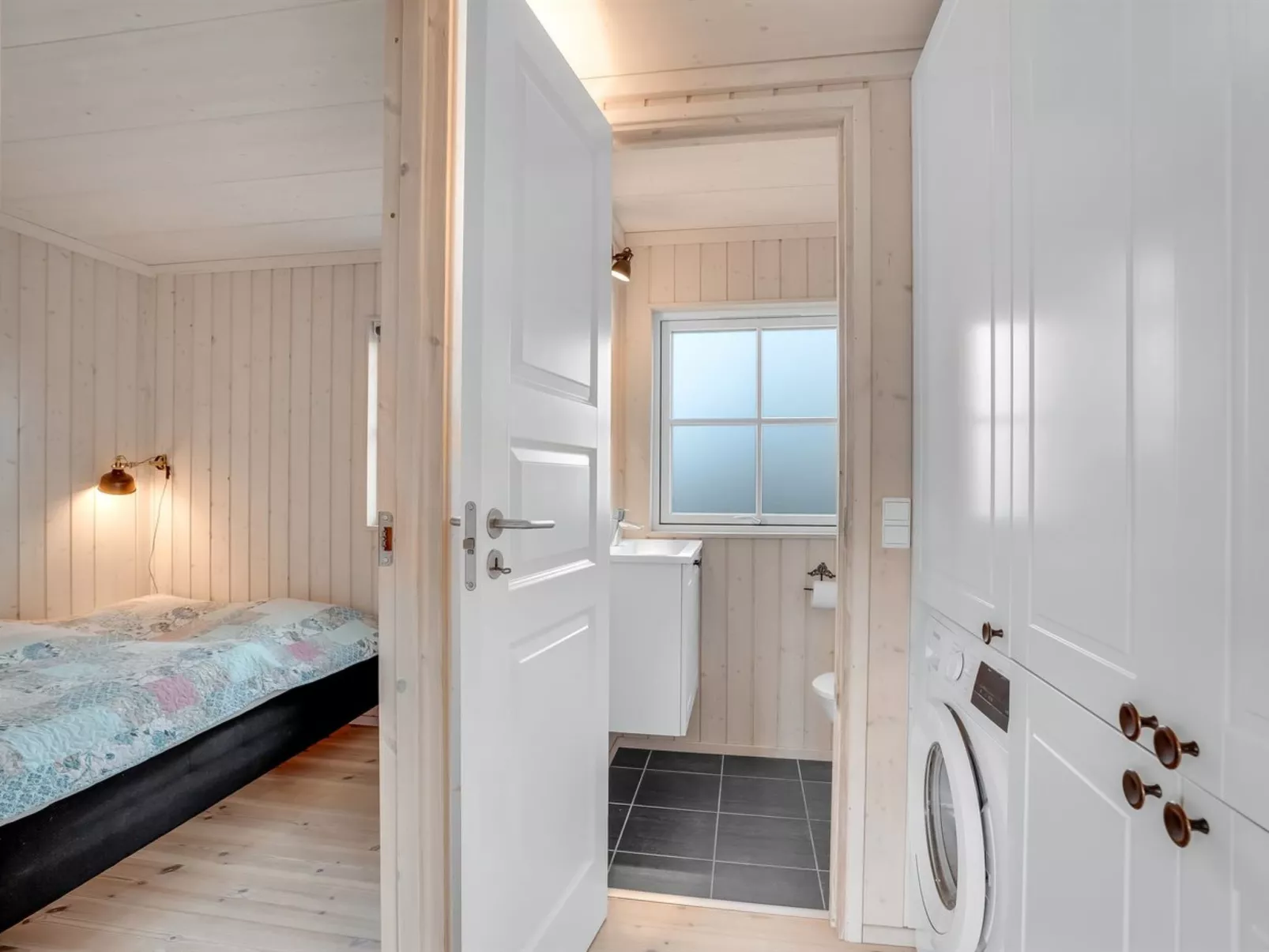 "Preben" - 50m from the sea-Binnen