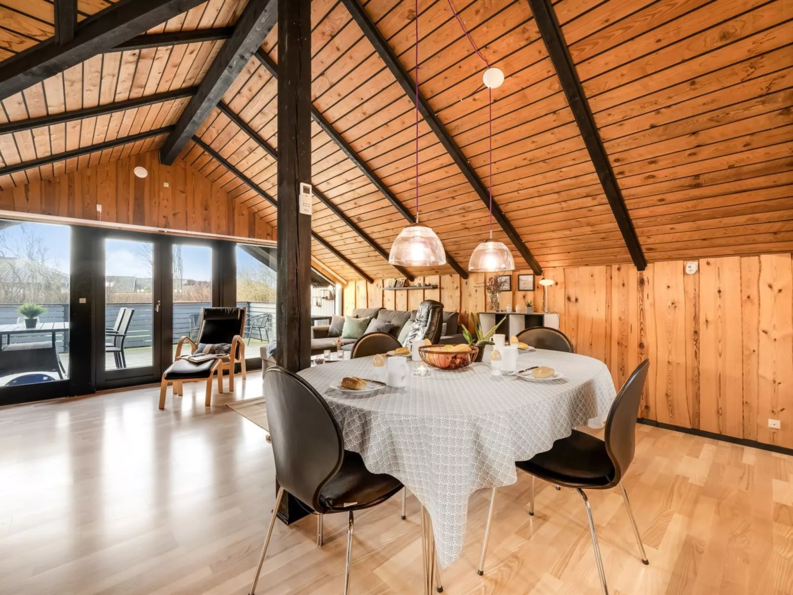 "Tjana" - 6km from the sea-Binnen