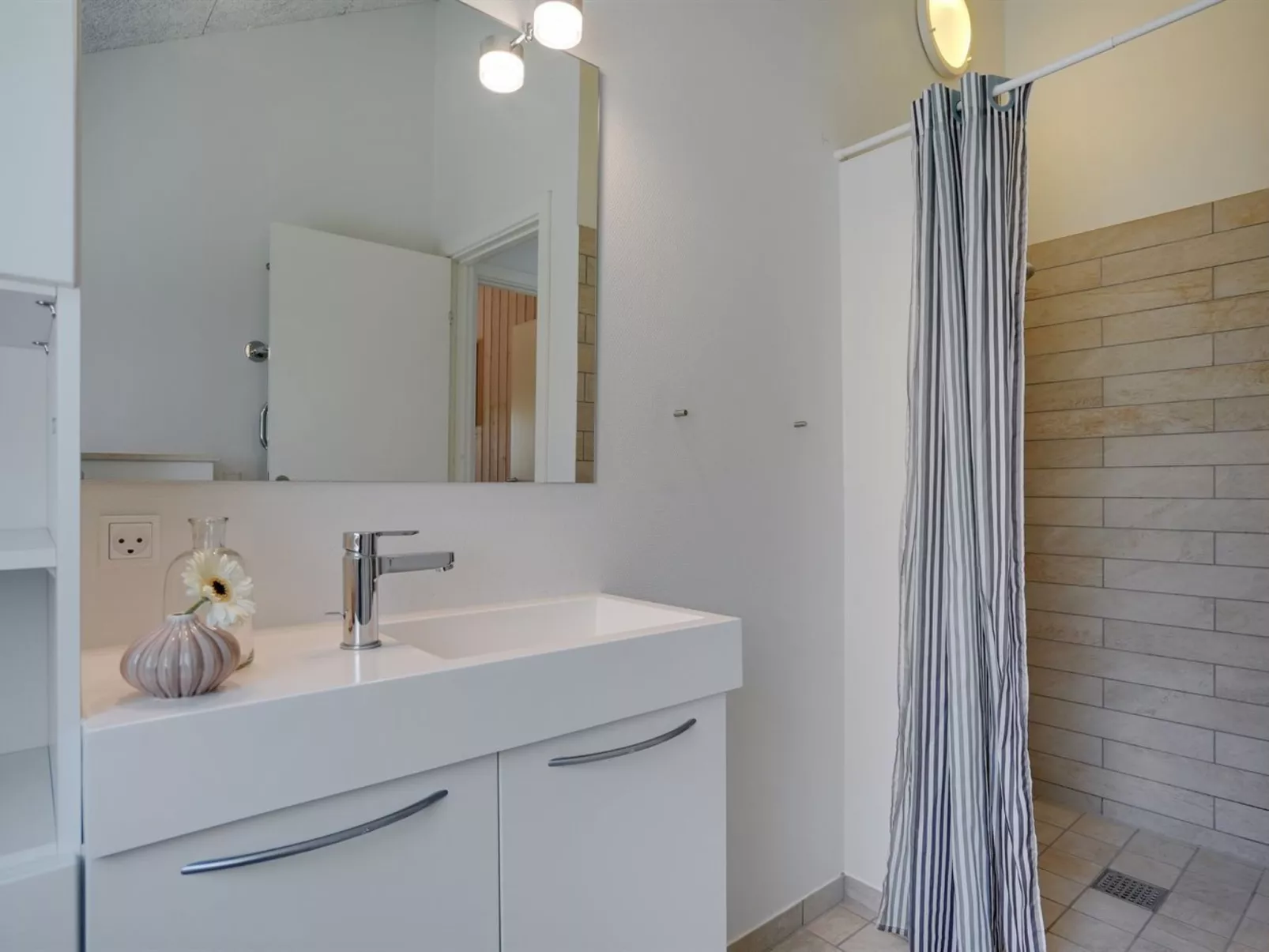 "Lova" - 600m from the sea-Binnen