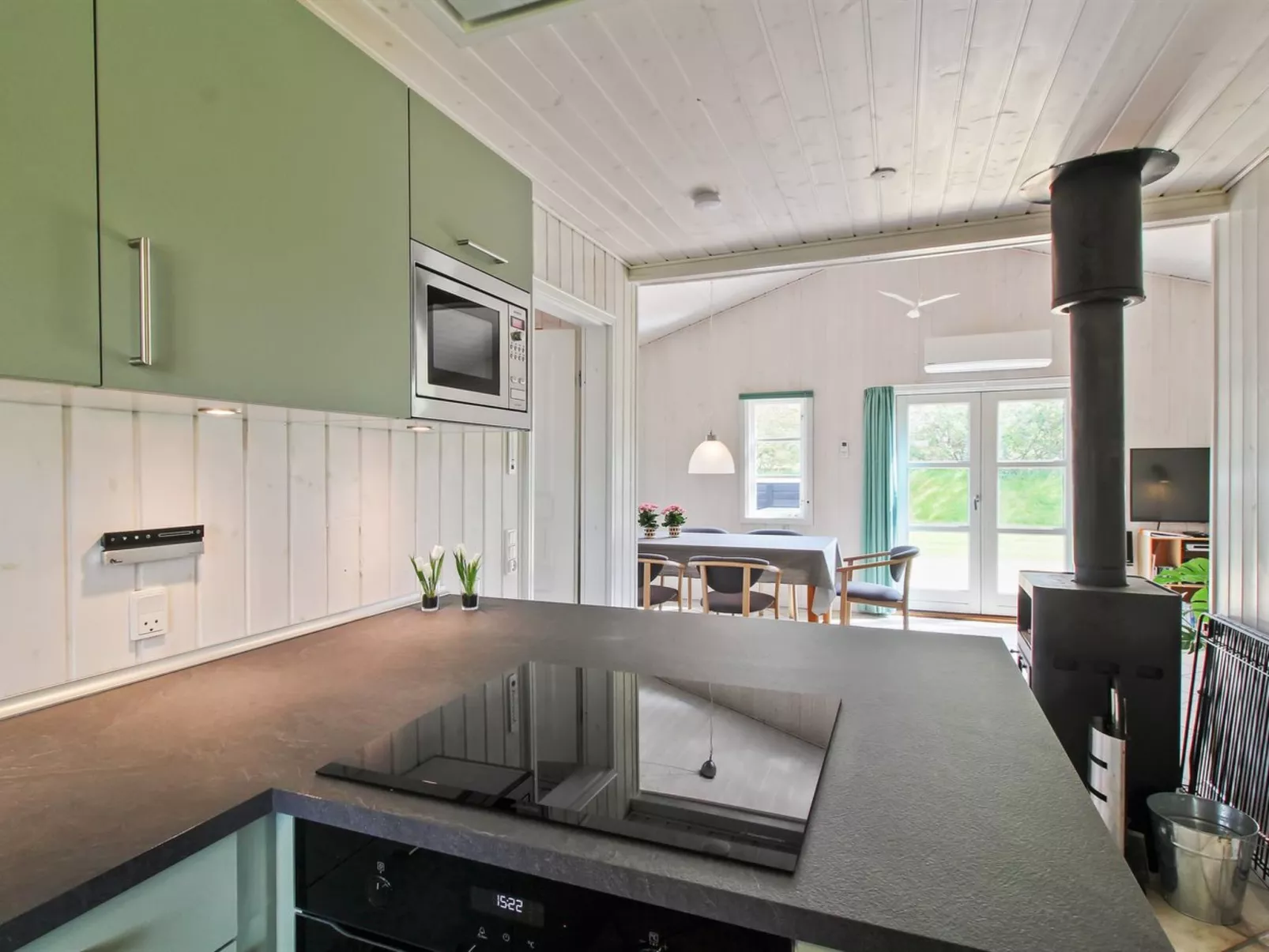 "Hillmari" - 200m from the sea-Binnen