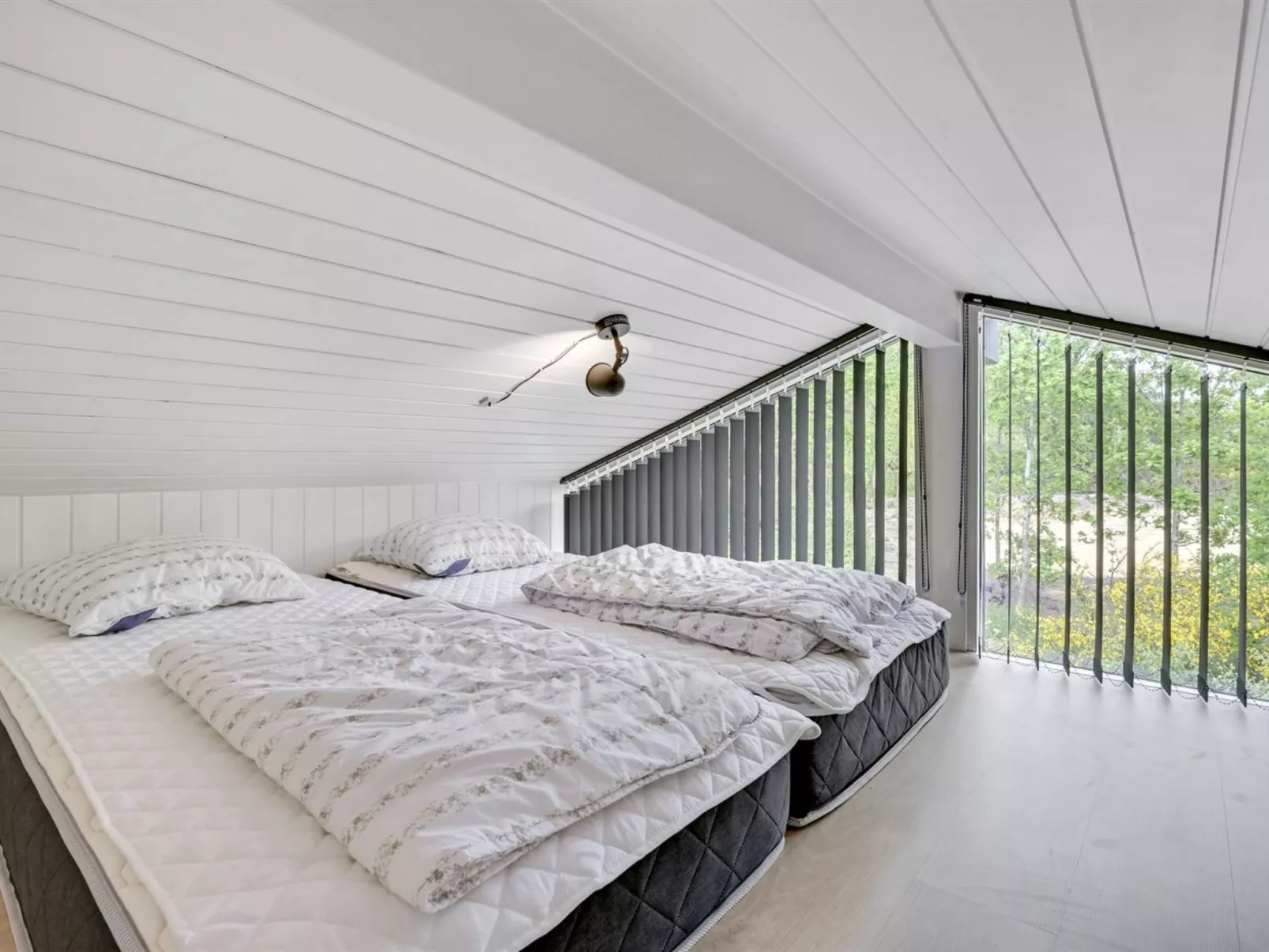 "Liviana" -  from the sea-Binnen