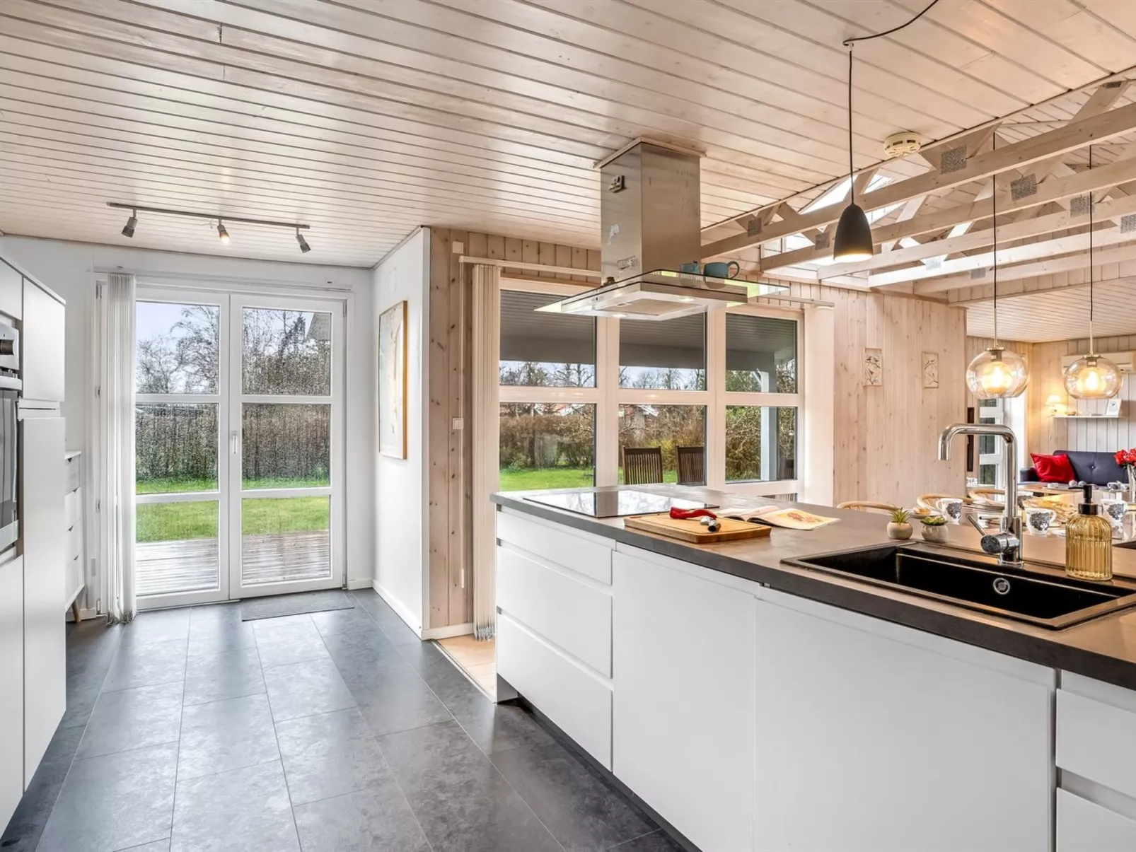 "Mira" - 500m from the sea-Binnen