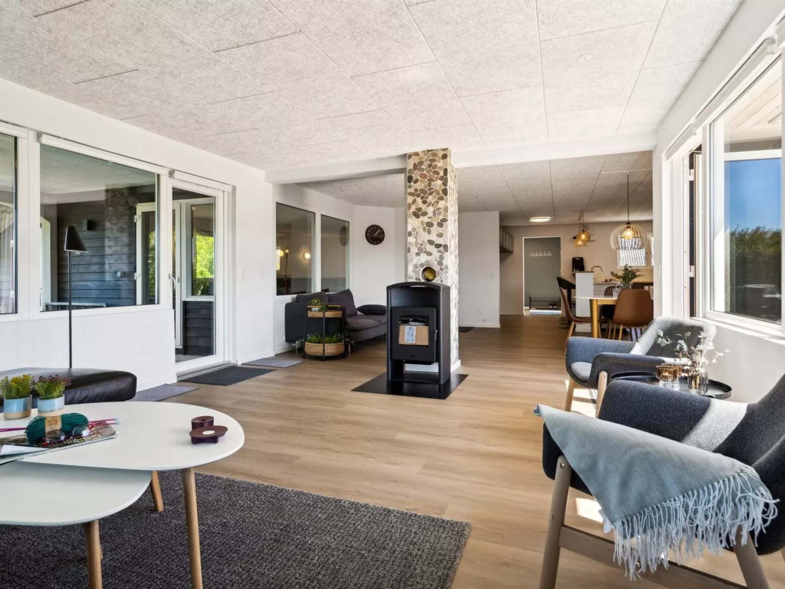 "Eunice" - 850m from the sea-Binnen