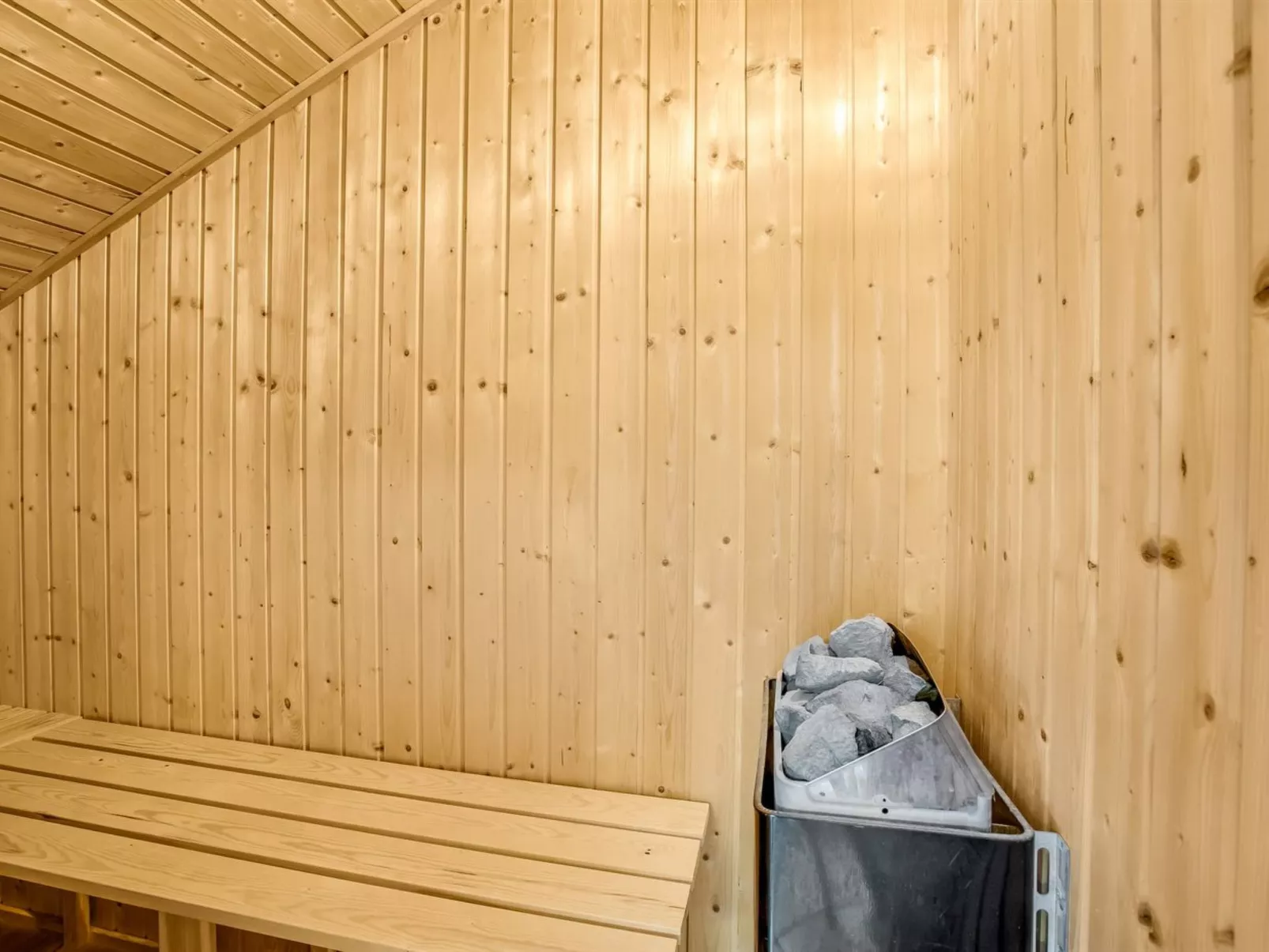 "Hariet" - 300m from the sea-Binnen