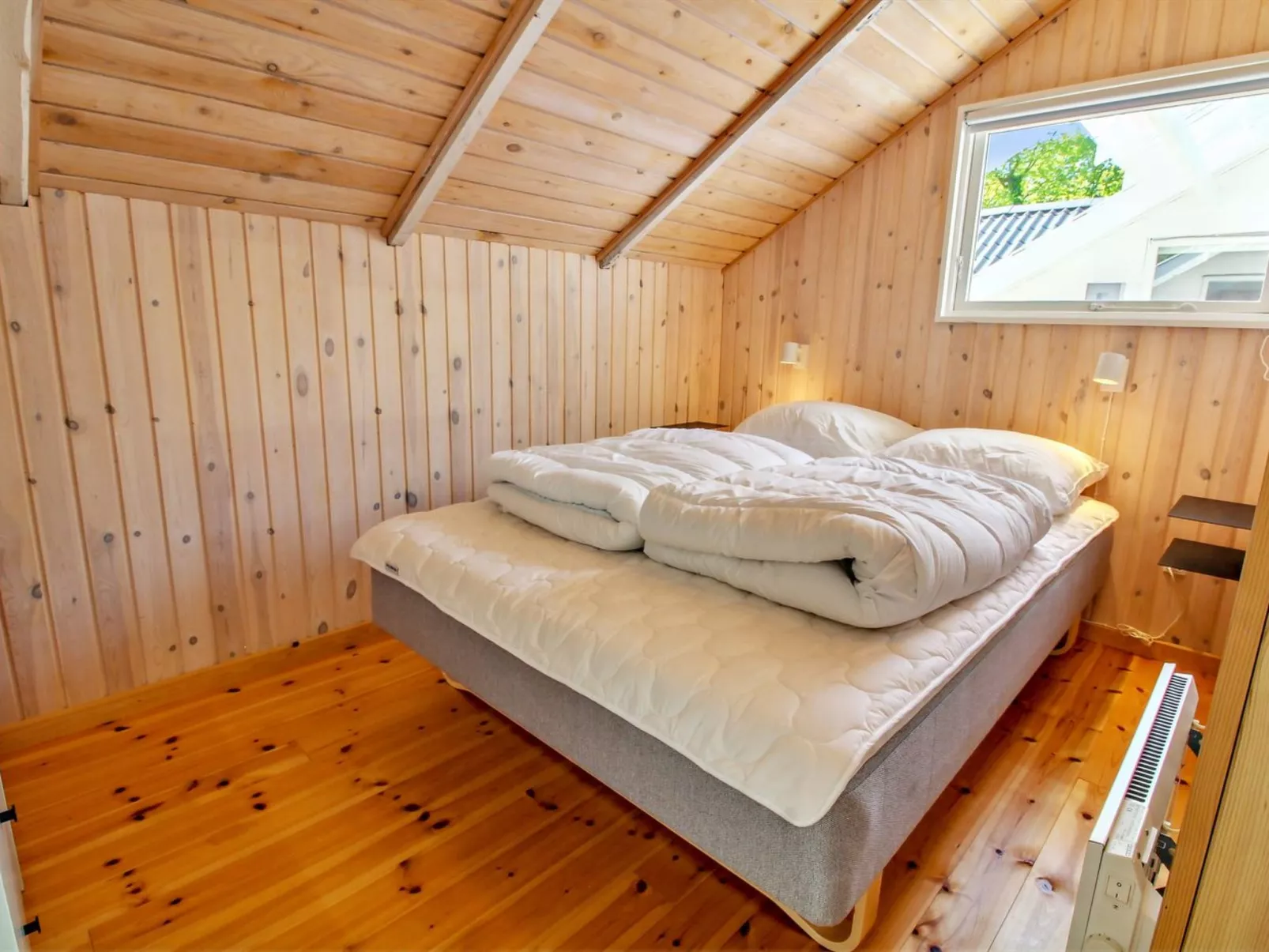 "Jaakob" - 30km from the sea-Binnen