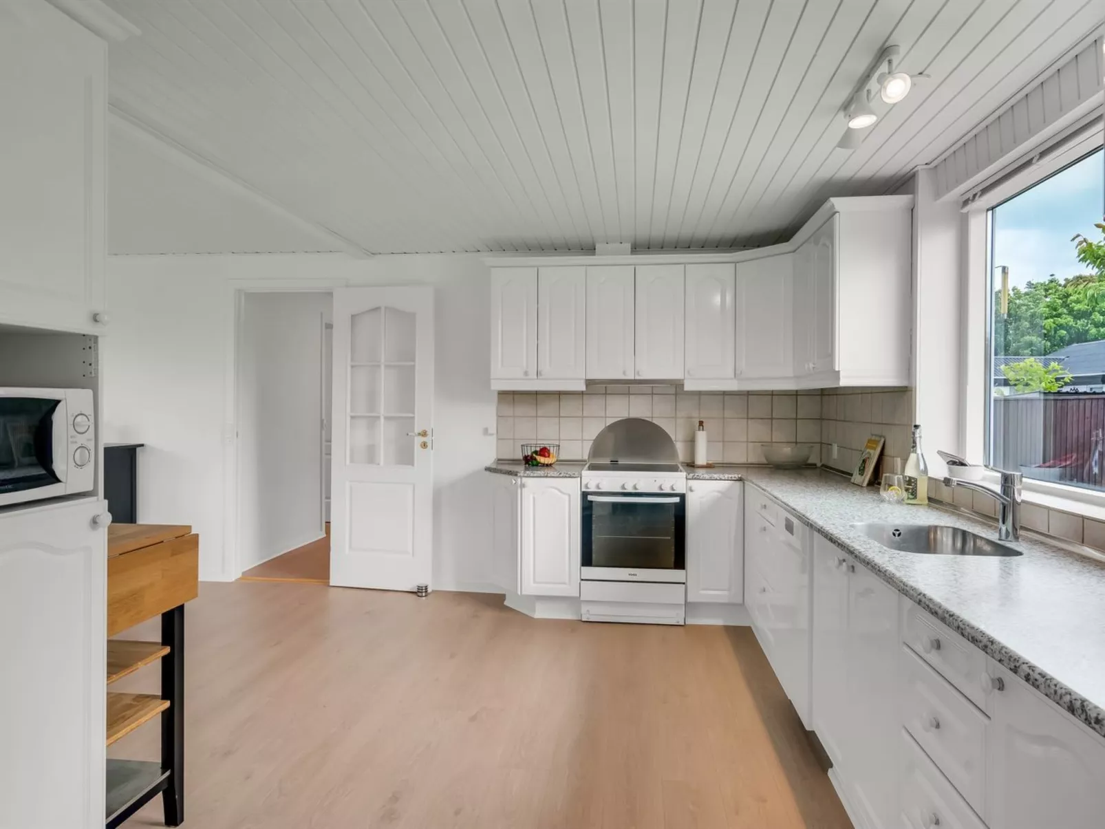 "Elika" - 1.5km from the sea-Binnen